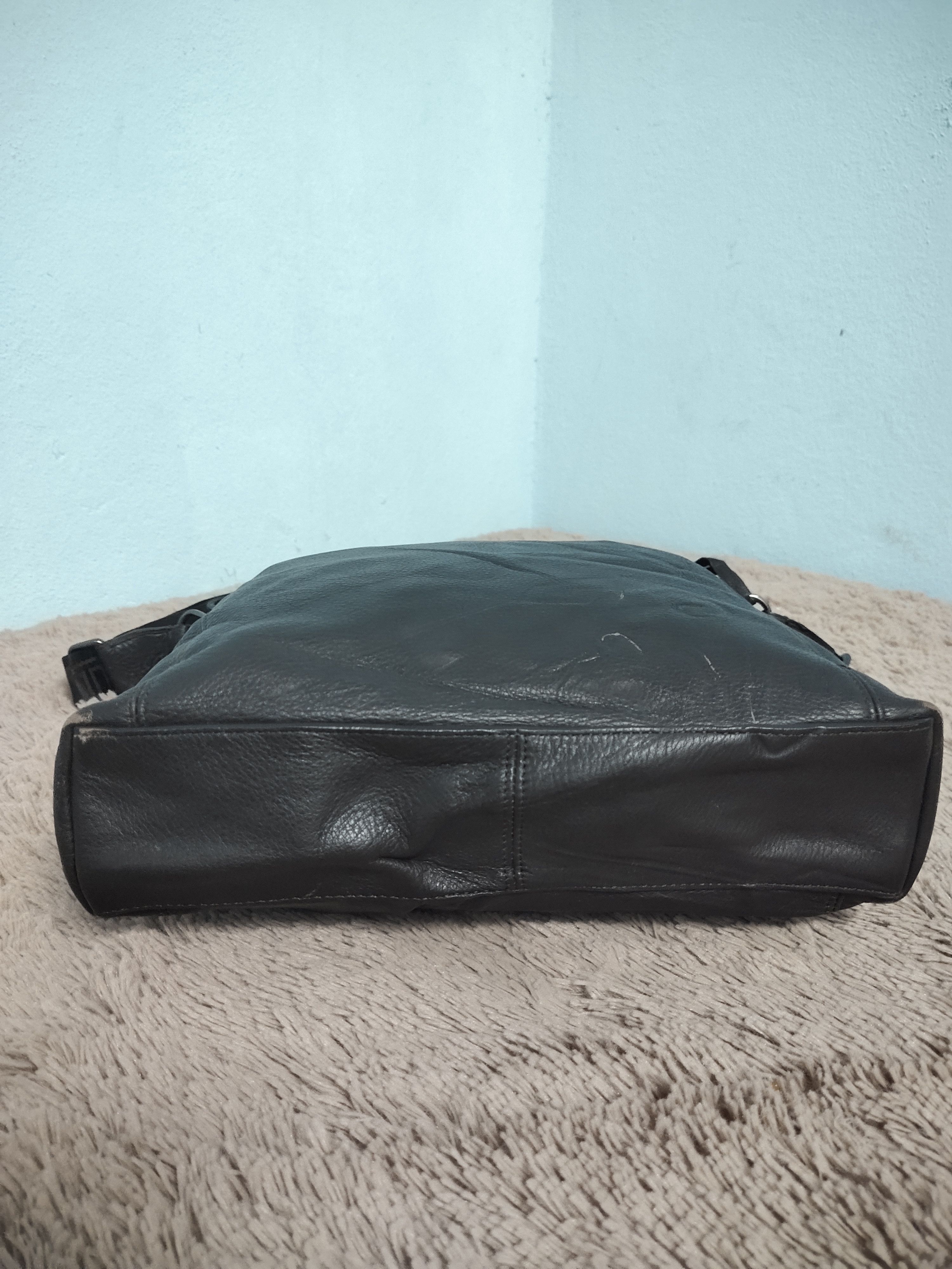 Tumi Tumi Leather Sling Bag Size ONE SIZE - 8 Thumbnail