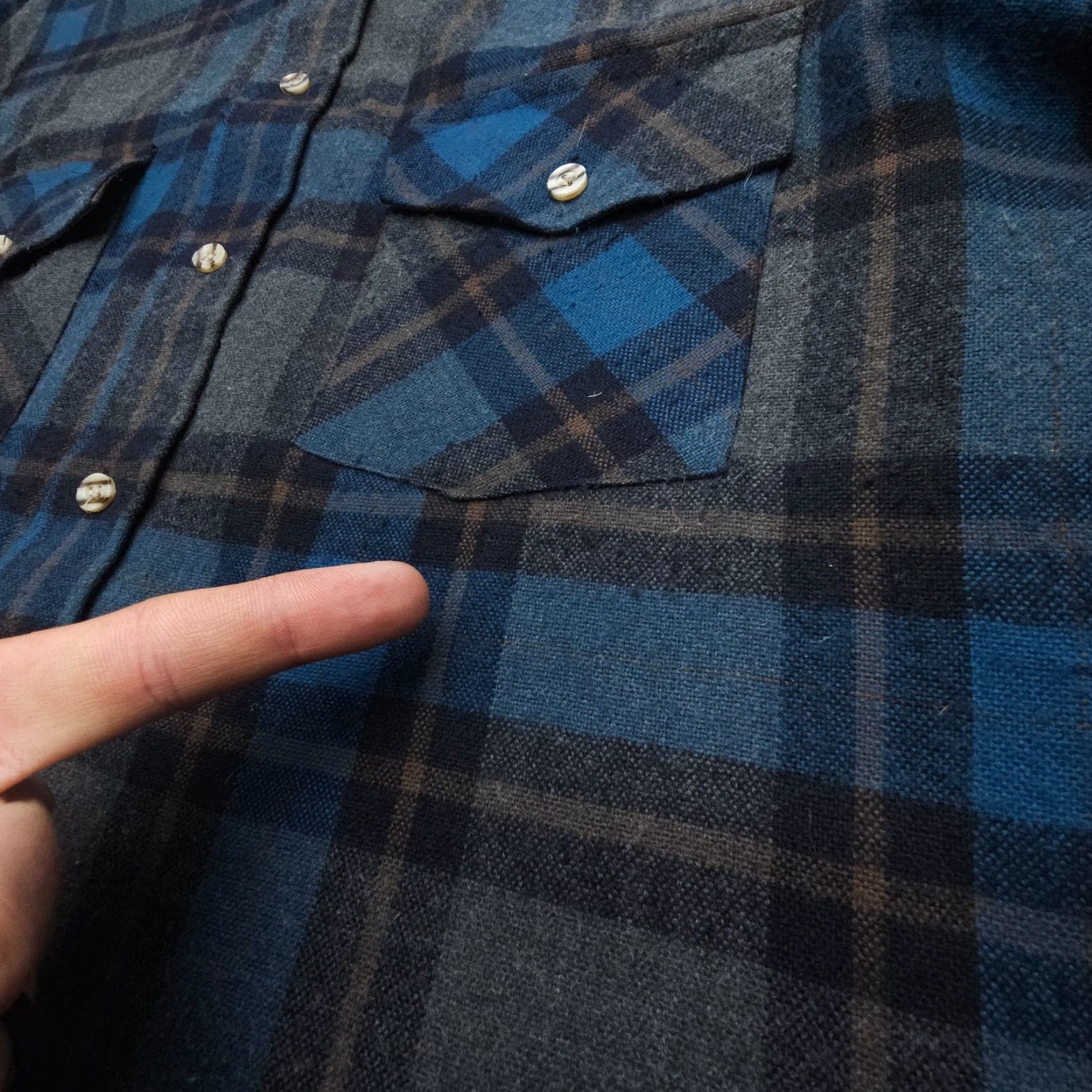 Van Heusen Vintage Van Heusen Winterweights Flannel Shirt Men's Medium Plaid Retro Light Size US M / EU 48-50 / 2 - 6 Thumbnail