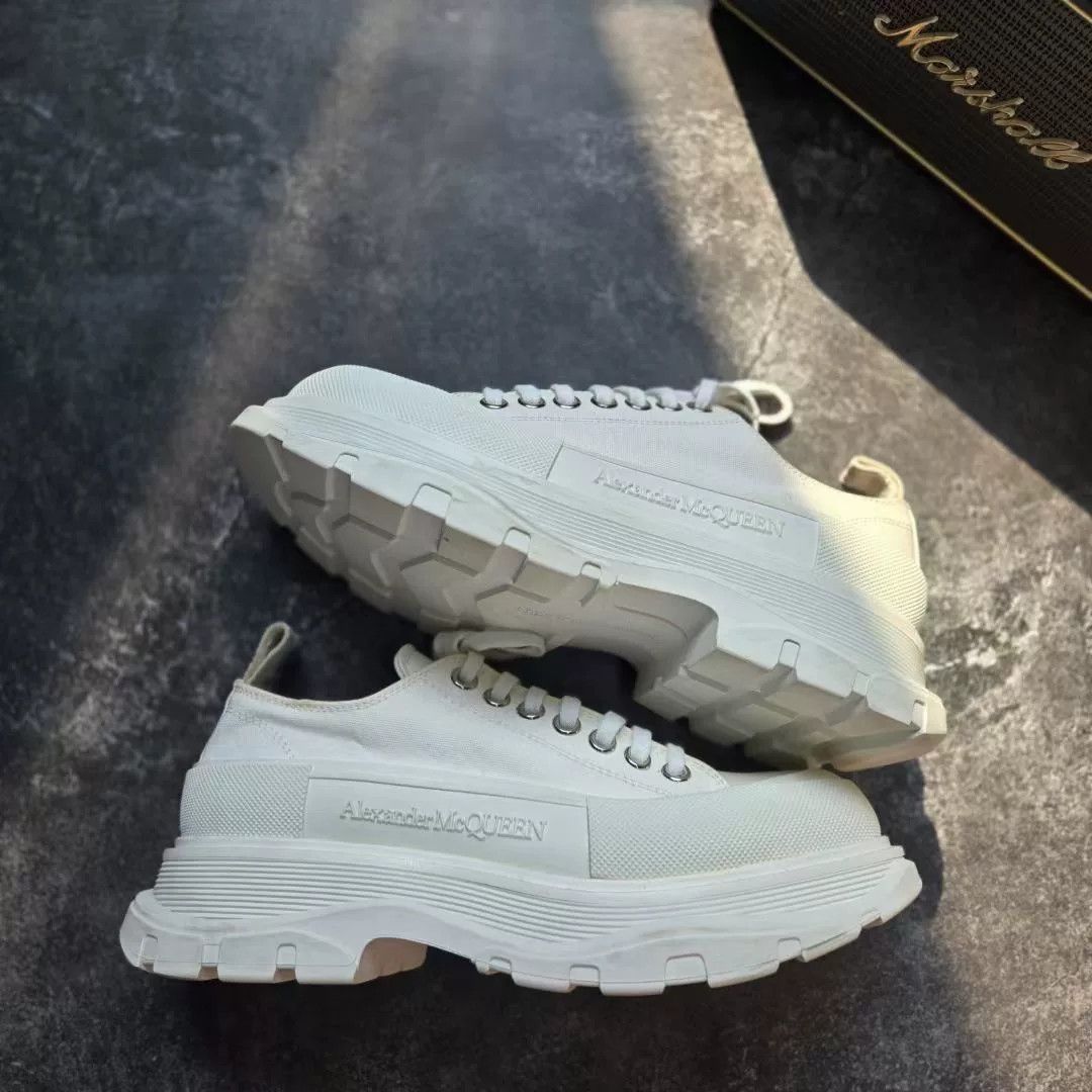 Alexander McQueen Alexander McQueen White Lowtop Sneakers 40 Men Size US 7.5 / EU 40-41 - 1 Thumbnail