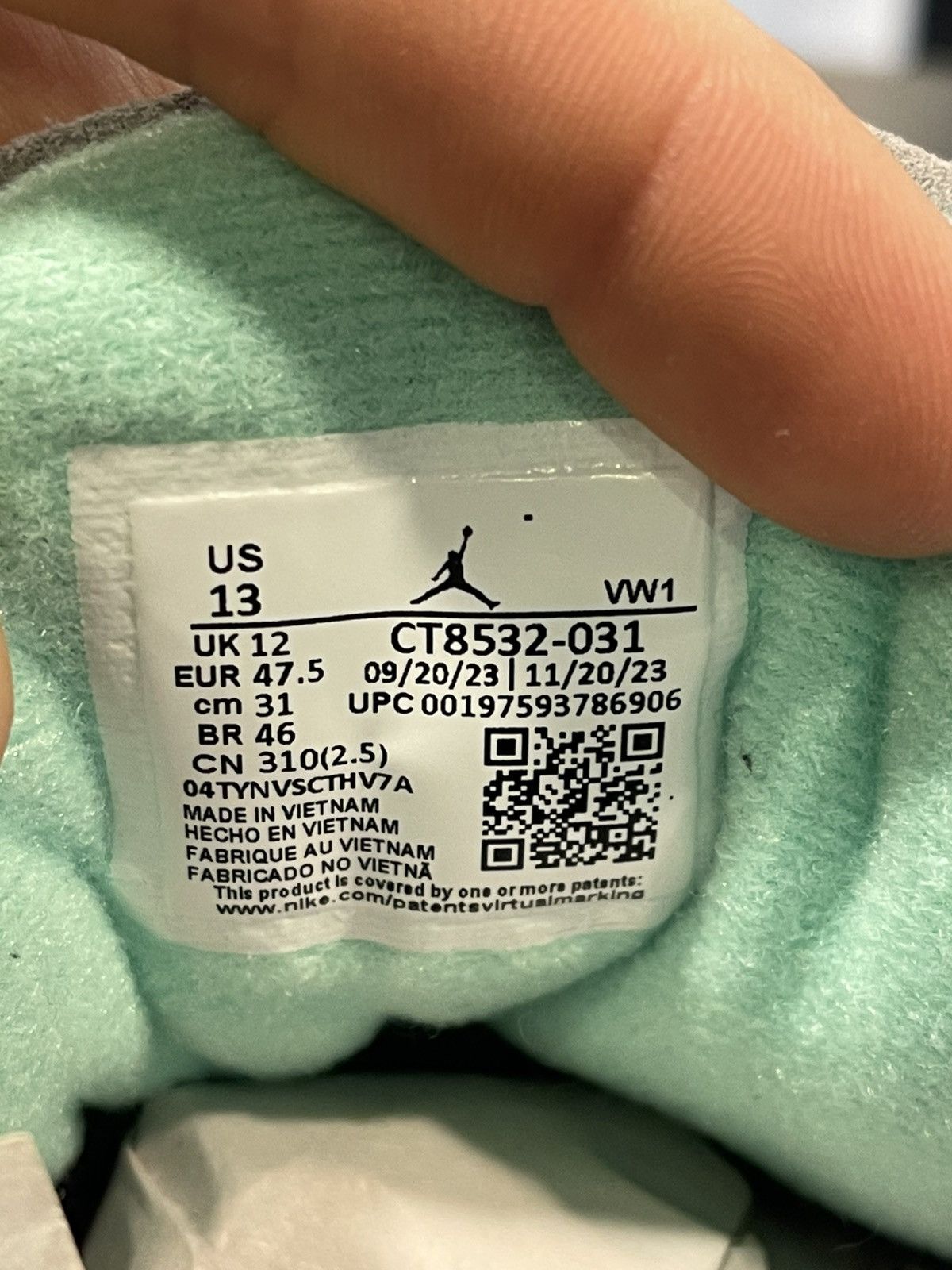 Jordan Brand Size 13 - Jordan 3 Retro Glow Green Size US 13 / EU 46 - 10 Thumbnail