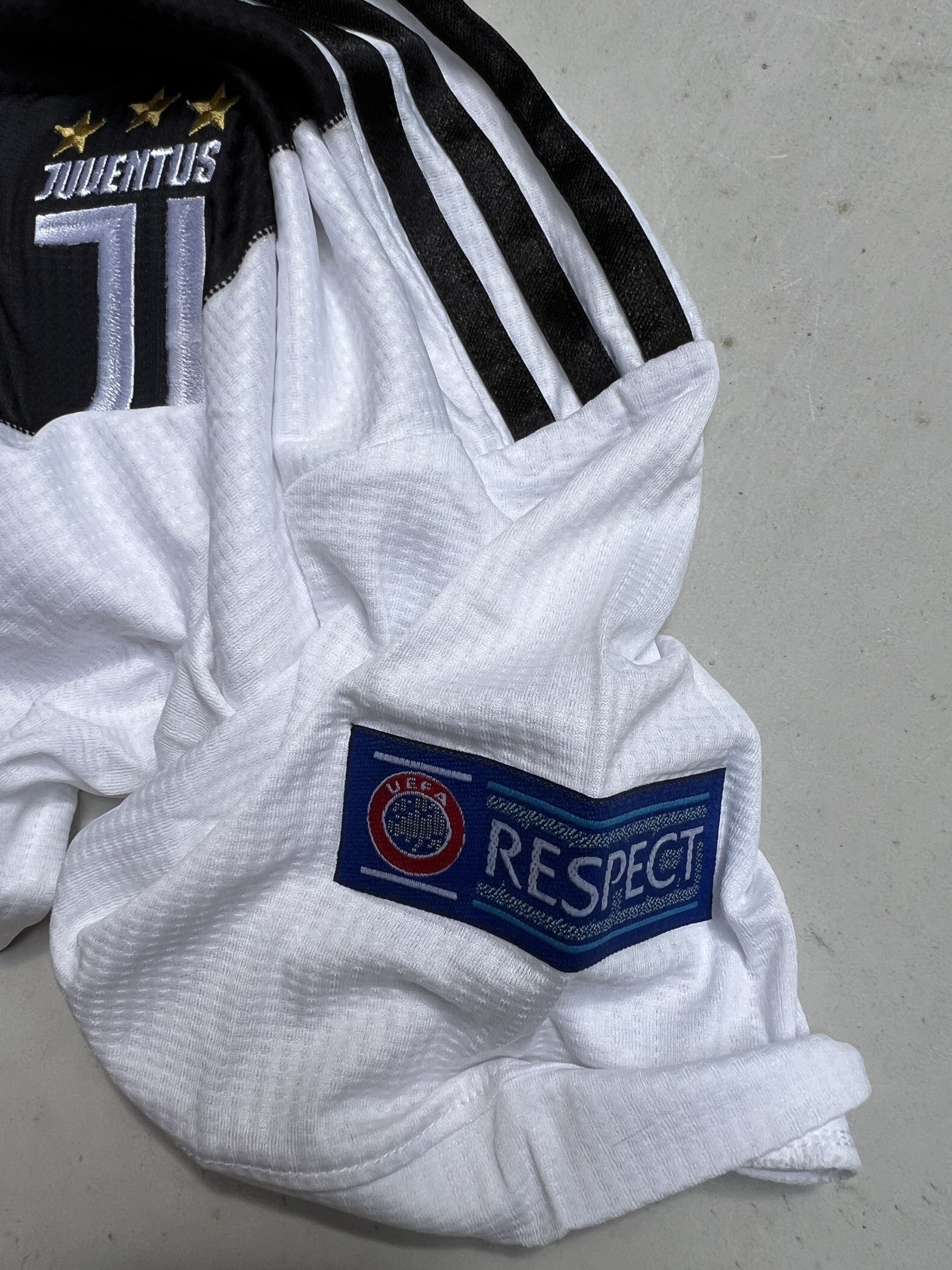 Adidas Cristiano Ronaldo Juventus Home Soccer / Football Jersey Size US M / EU 48-50 / 2 - 7 Thumbnail