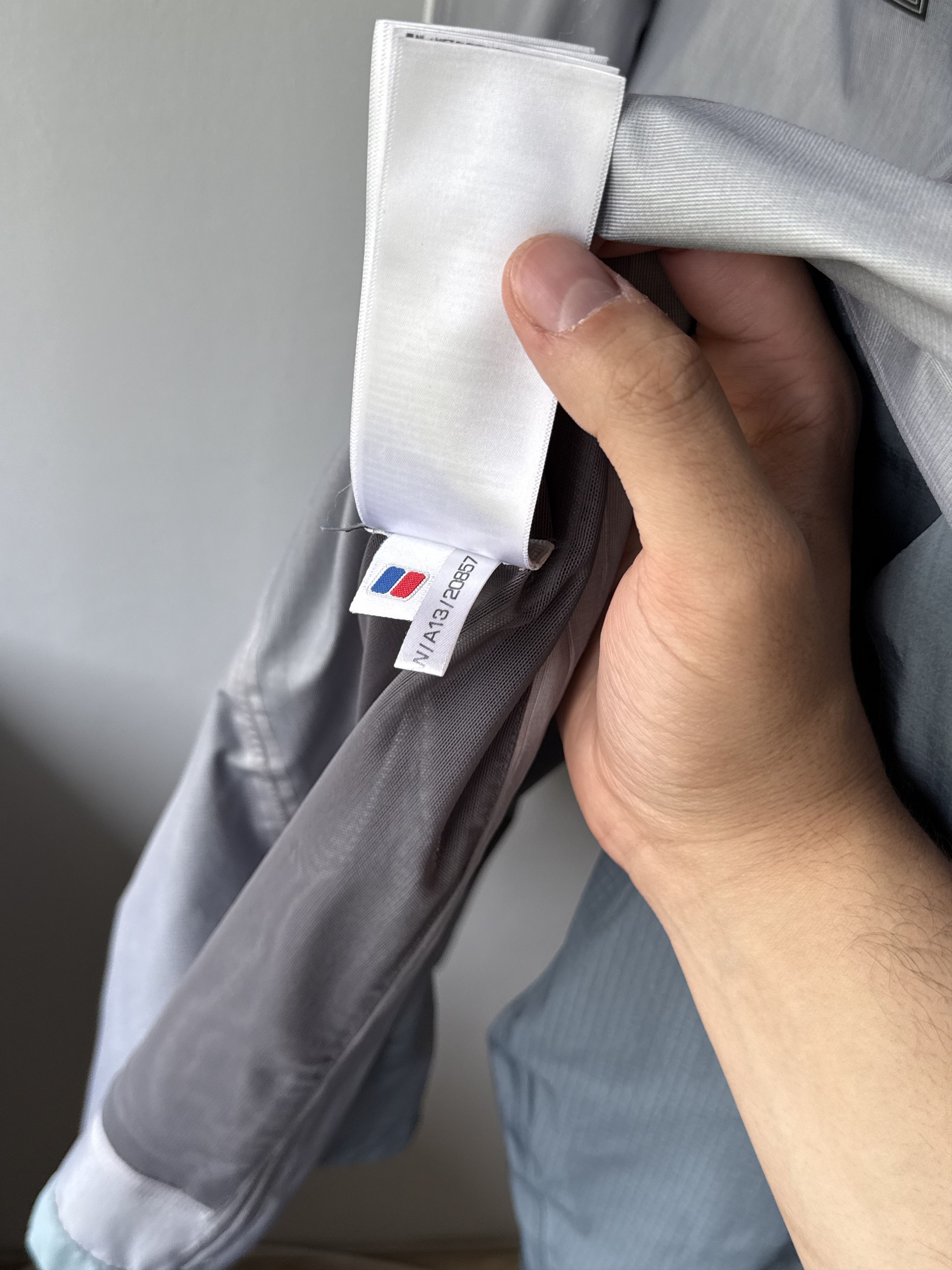 Berghaus × Goretex Berghaus Gore-Tex Active Shell Gray Lightweight Hood Jacket Size L / US 10 / IT 46 - 21 Thumbnail