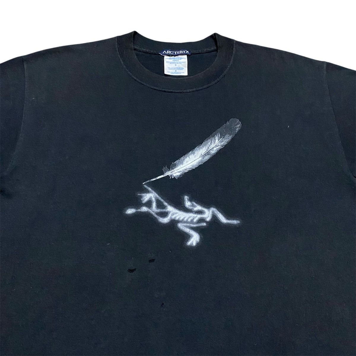 Arc'teryx Rare‼️🔥Vintage Arc'teryx Art Design Big Logo T-Shirt Size US S / EU 44-46 / 1 - 3 Thumbnail