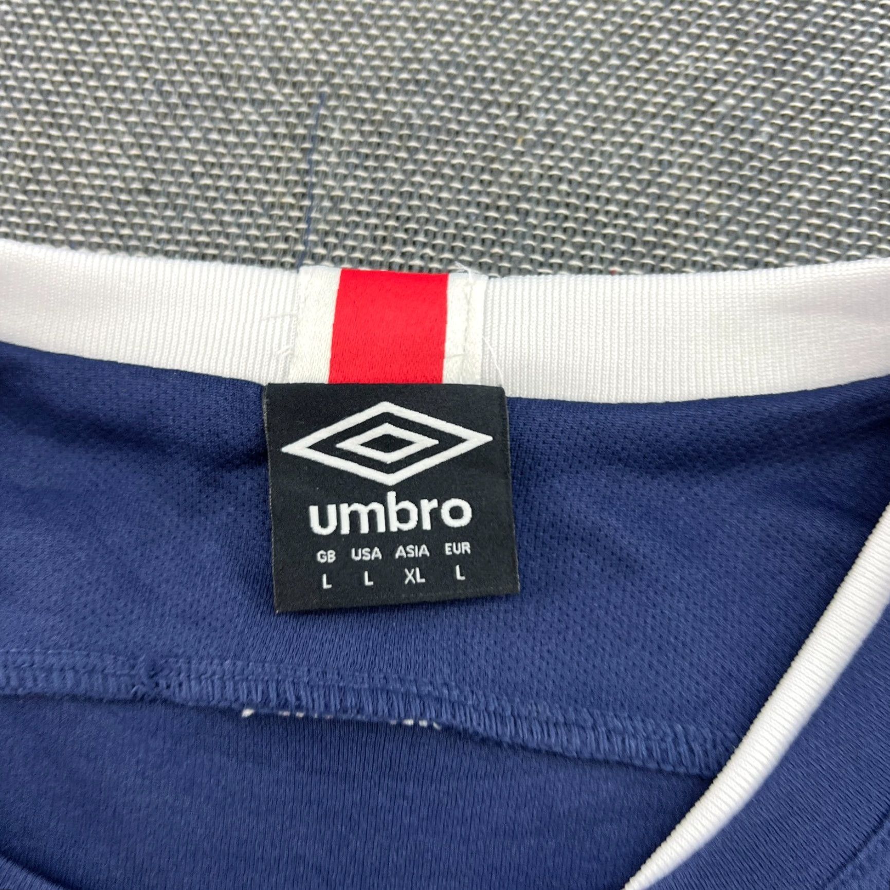 Umbro Umbro Valerenga Mens Training Football Jersey Blue Adult Shirt L Short Sleeve Premium Moisture Wicking Quick Dry Athletic Football Theme Size US L / EU 52-54 / 3 - 4 Thumbnail