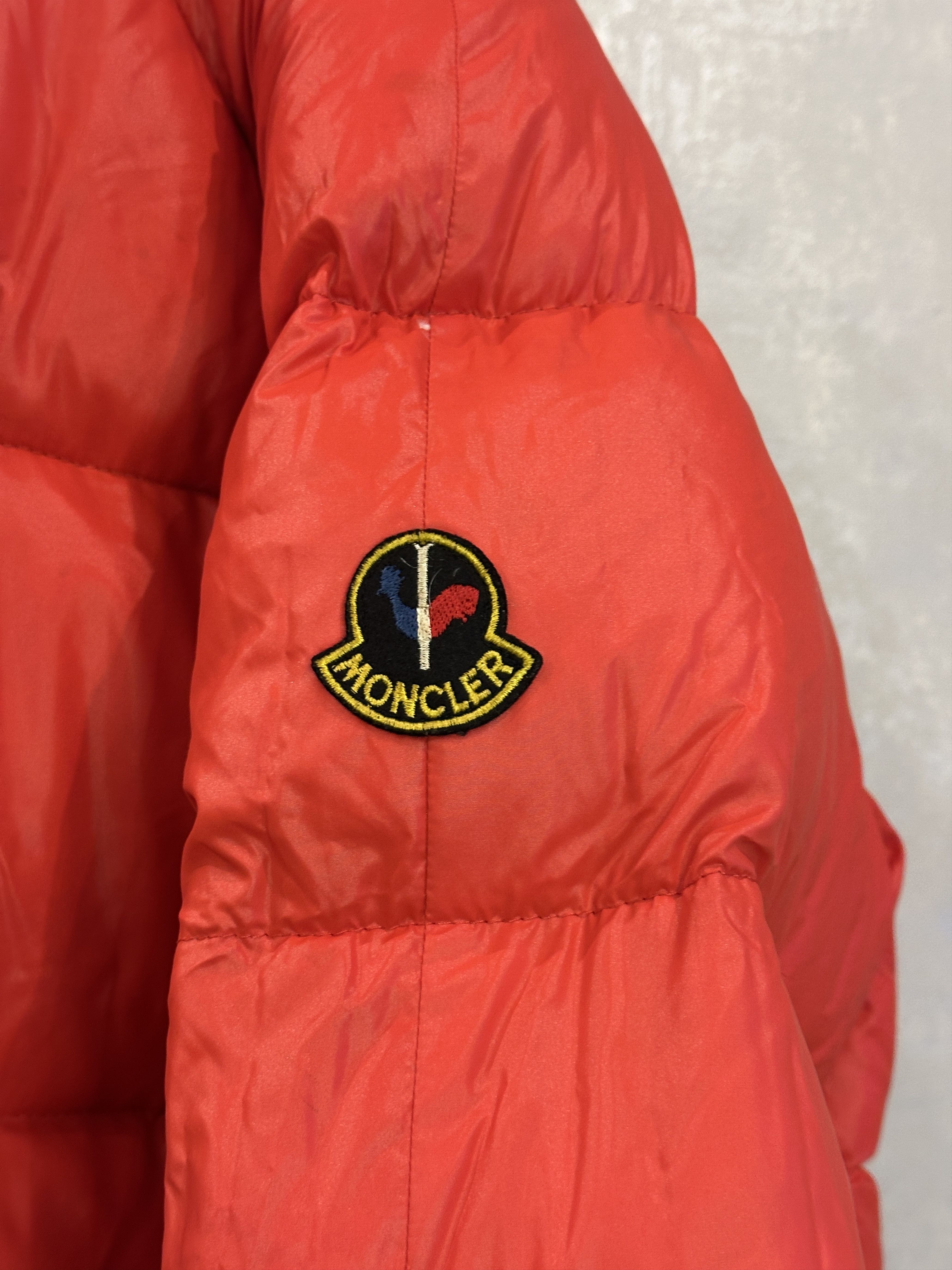 Moncler Moncler Vintage Red/Blue Puffer Reversible Jacket Size M Size US M / EU 48-50 / 2 - 11 Thumbnail