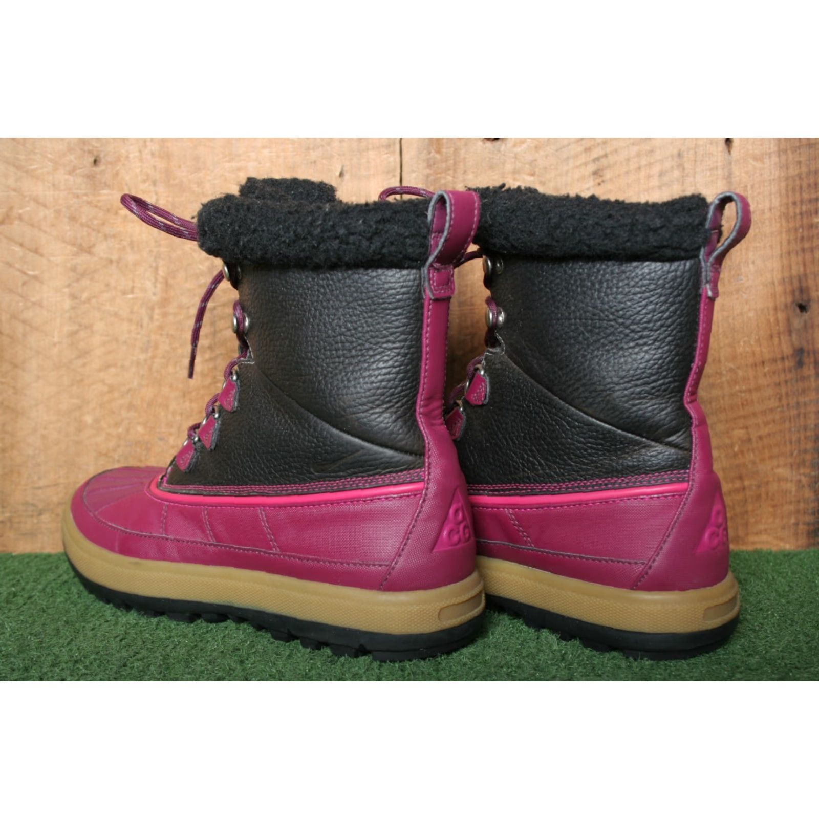 Nike Nike ACG Woodside II Magenta Duck Boots Women SZ 7 Leather/Synthetic Snow Boot 537347-006 Size US 7 / IT 37 - 3 Thumbnail