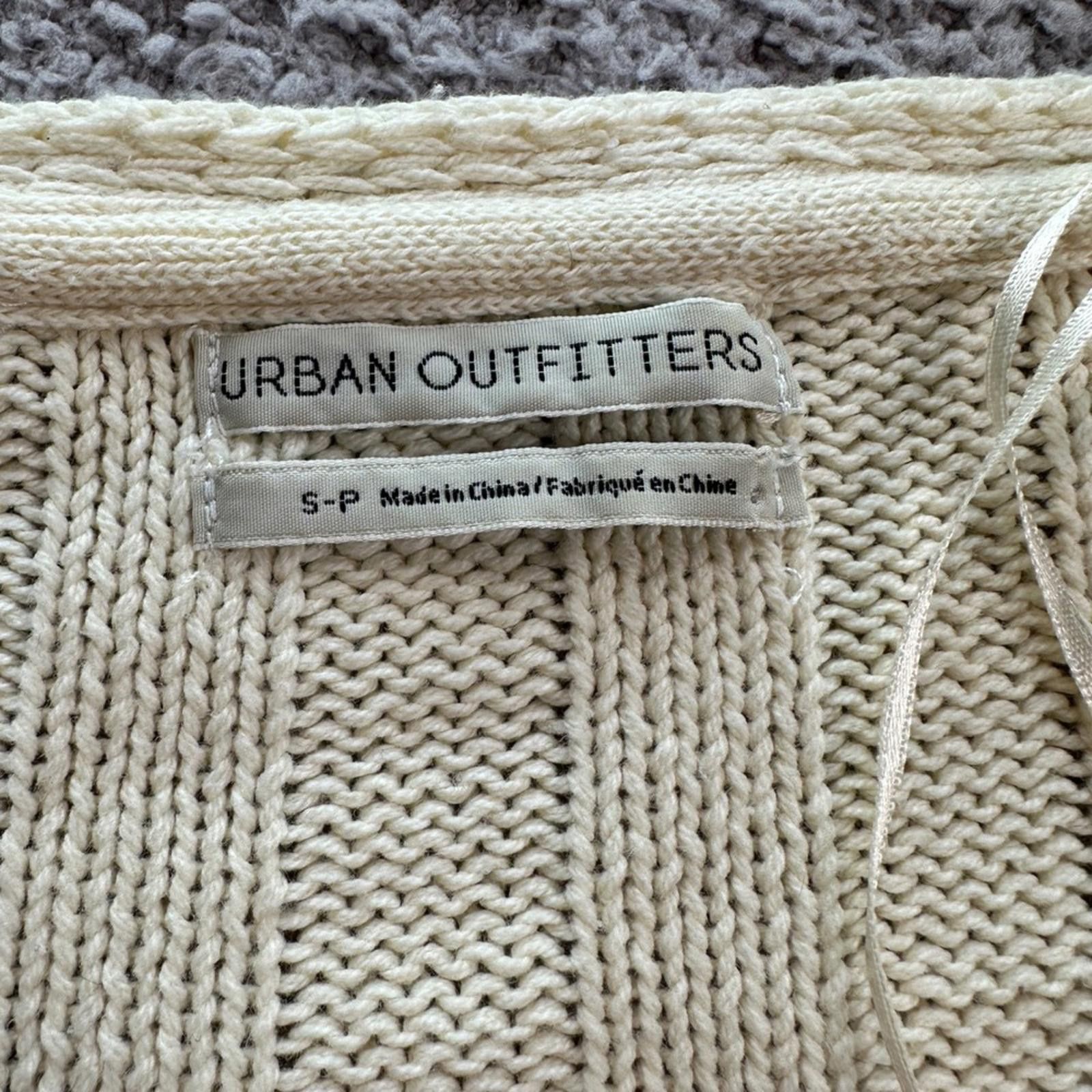 Urban Outfitters Urban Outfitters Cream Ribbed Knit Cropped V Neck Sweater S Size S / US 4 / IT 40 - 4 Thumbnail