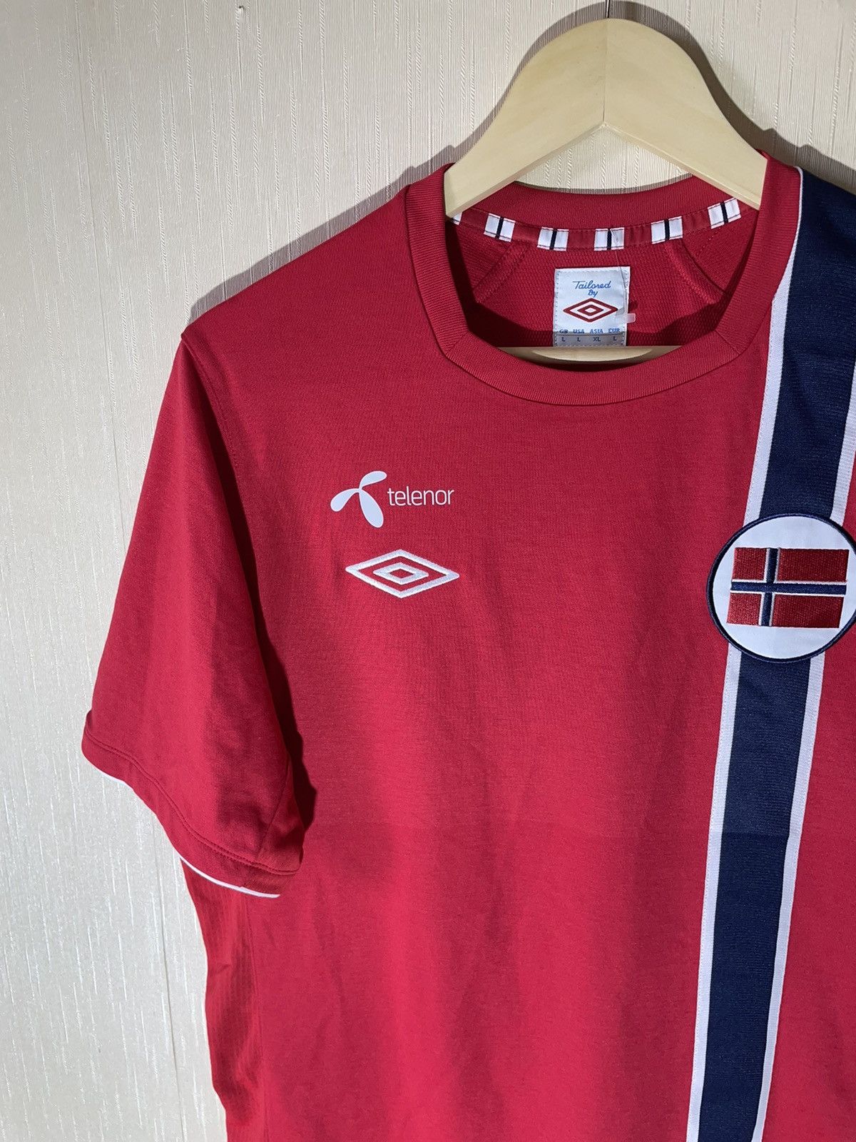 Vintage Umbro Norway 2012 soccer jersey Size US L / EU 52-54 / 3 - 3 Thumbnail