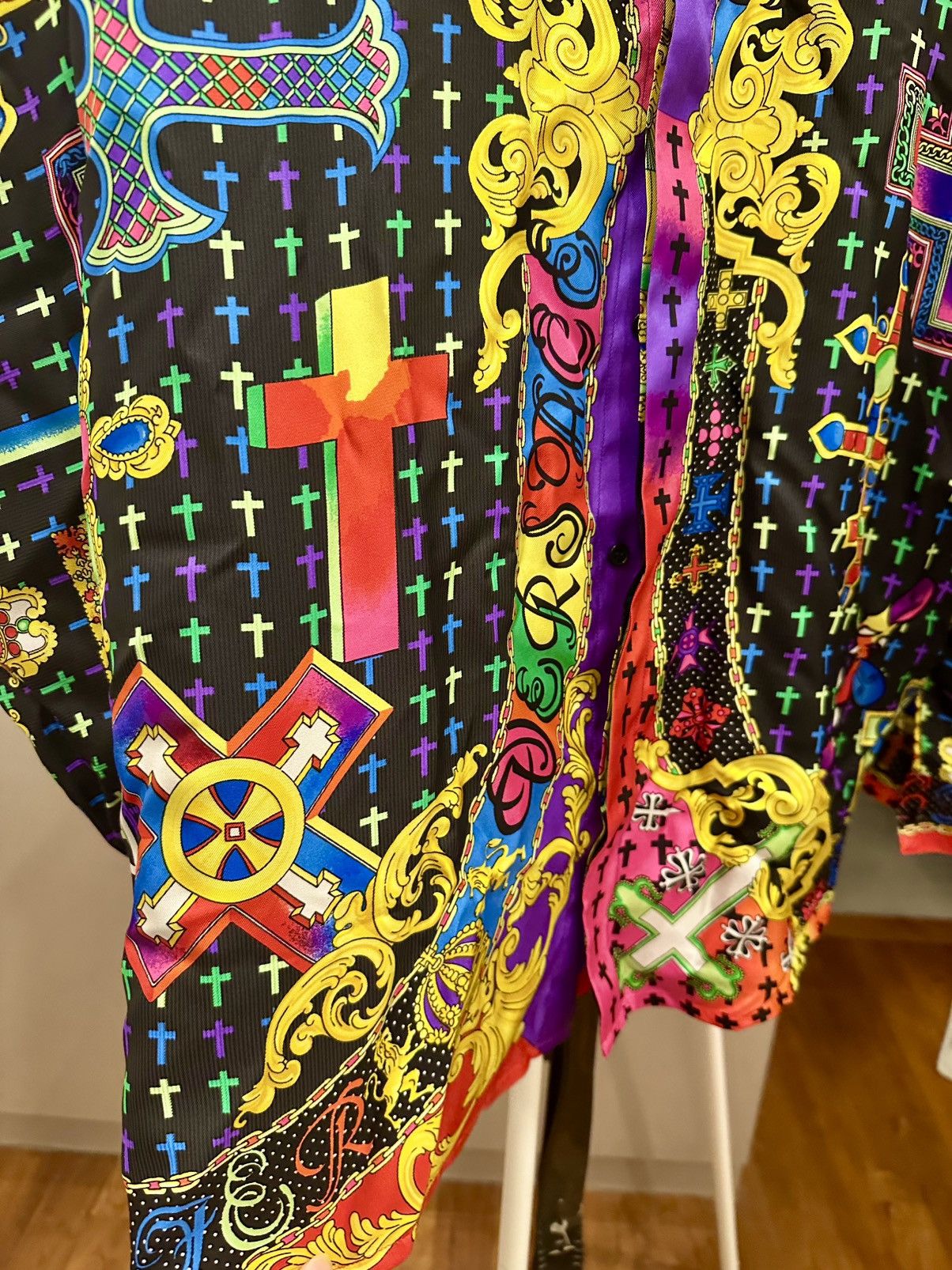 Versace Vintage Gianni Versace 1993 / 1994 crucifix silk shirt Size US M / EU 48-50 / 2 - 7 Thumbnail