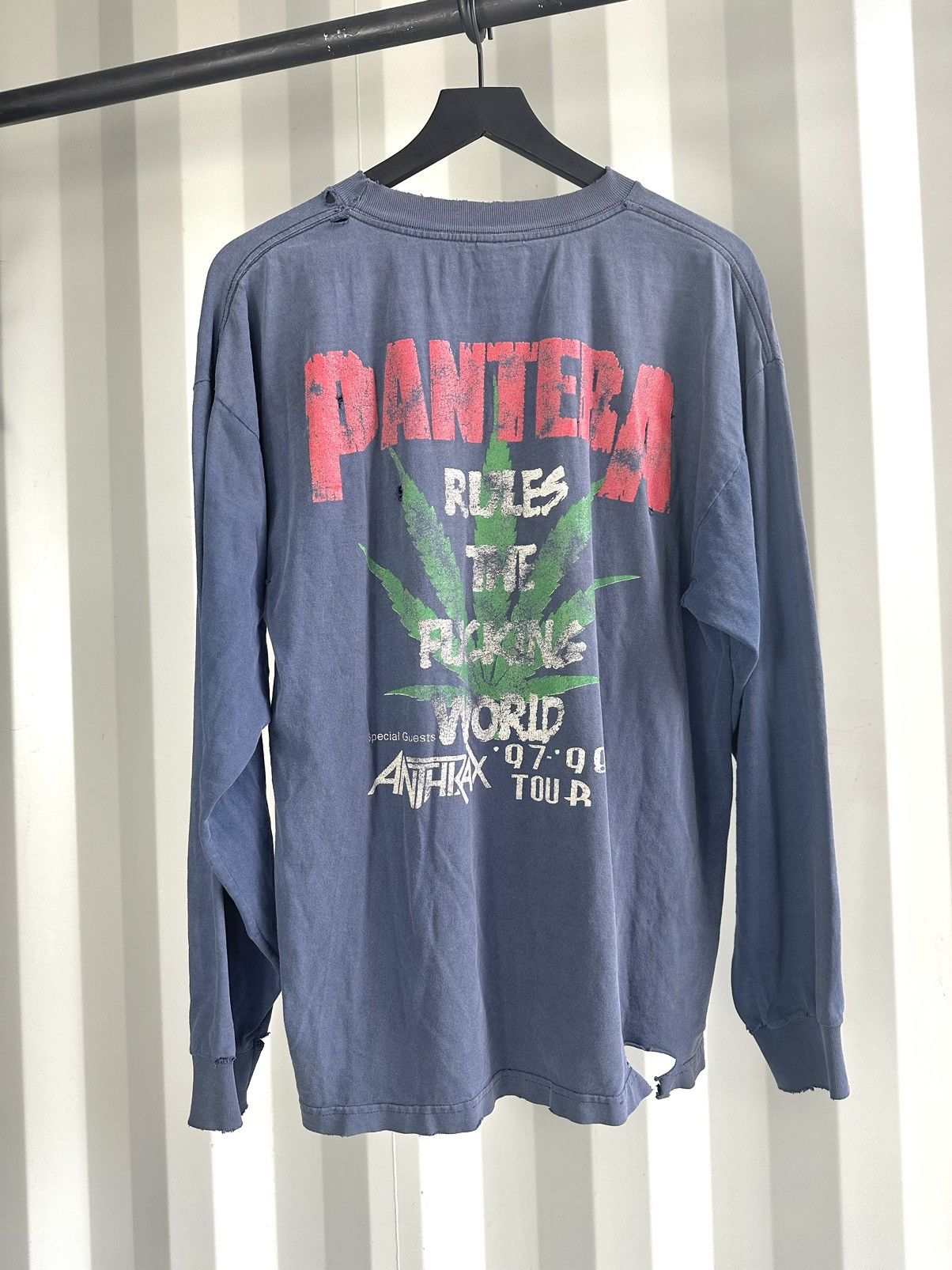 image of Band Tees x Vintage Pantera Anthrax Rule The World Tour Sun Faded Distressed in Navy (Size XL)