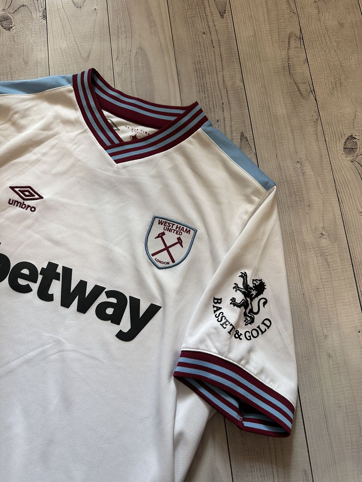 Umbro × Vintage Vintage Umbro West Ham jersey size M rare cup final Size US M / EU 48-50 / 2 - 2 Thumbnail