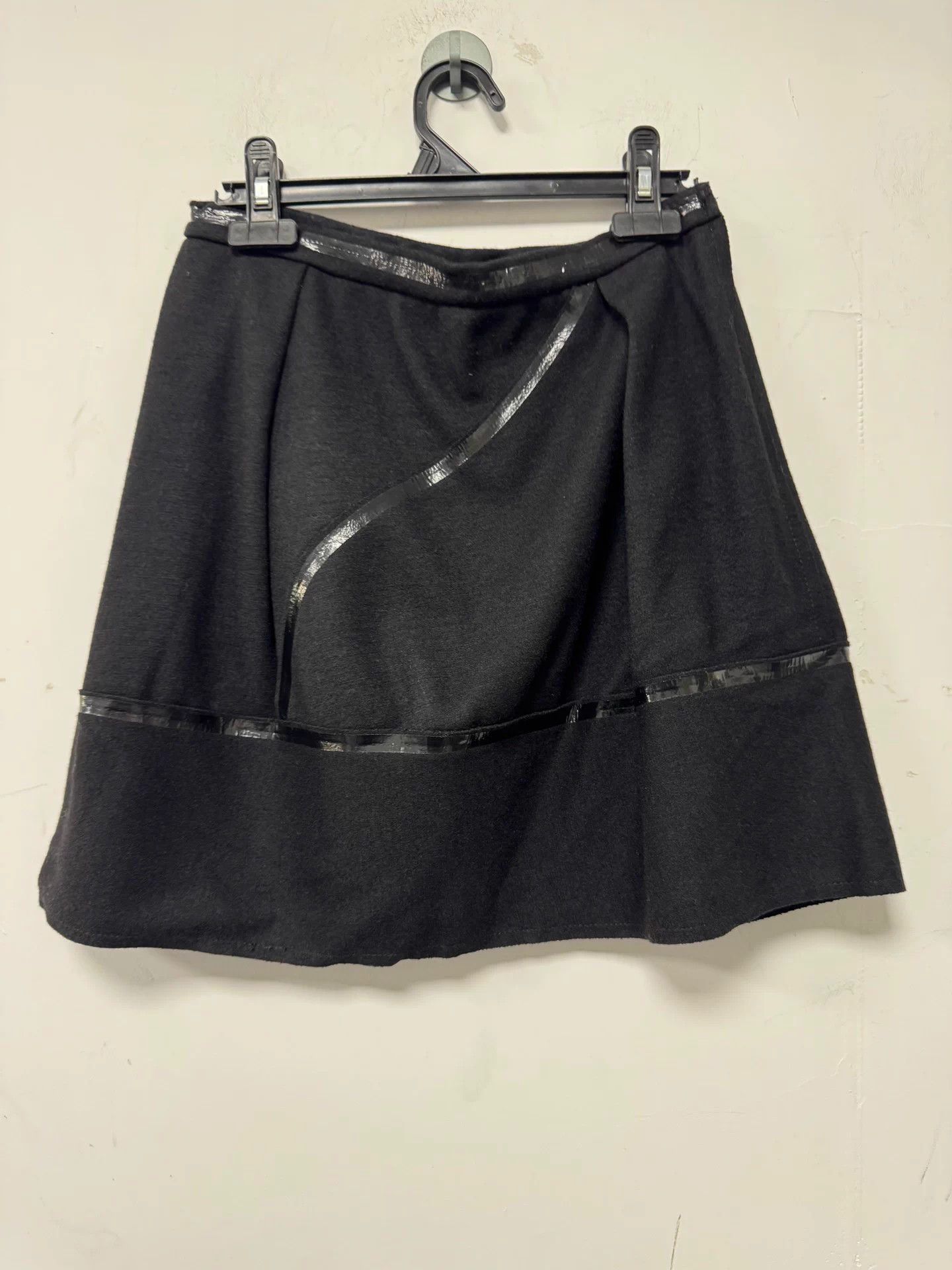 Prada Prada Wool A-line Skirt Black 40 Like New Size 28" / US 6 / IT 42 - 2 Thumbnail