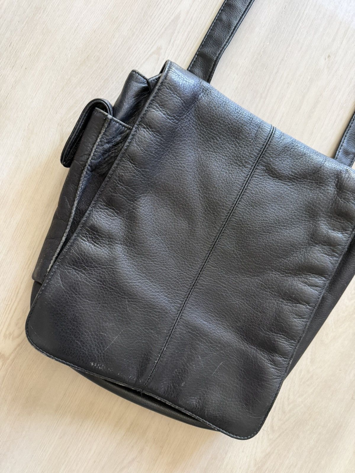 Liz Claiborne Vintage CRAZY HORSE Leather Crossbody Brown Shoulder Bag Size ONE SIZE - 2 Thumbnail
