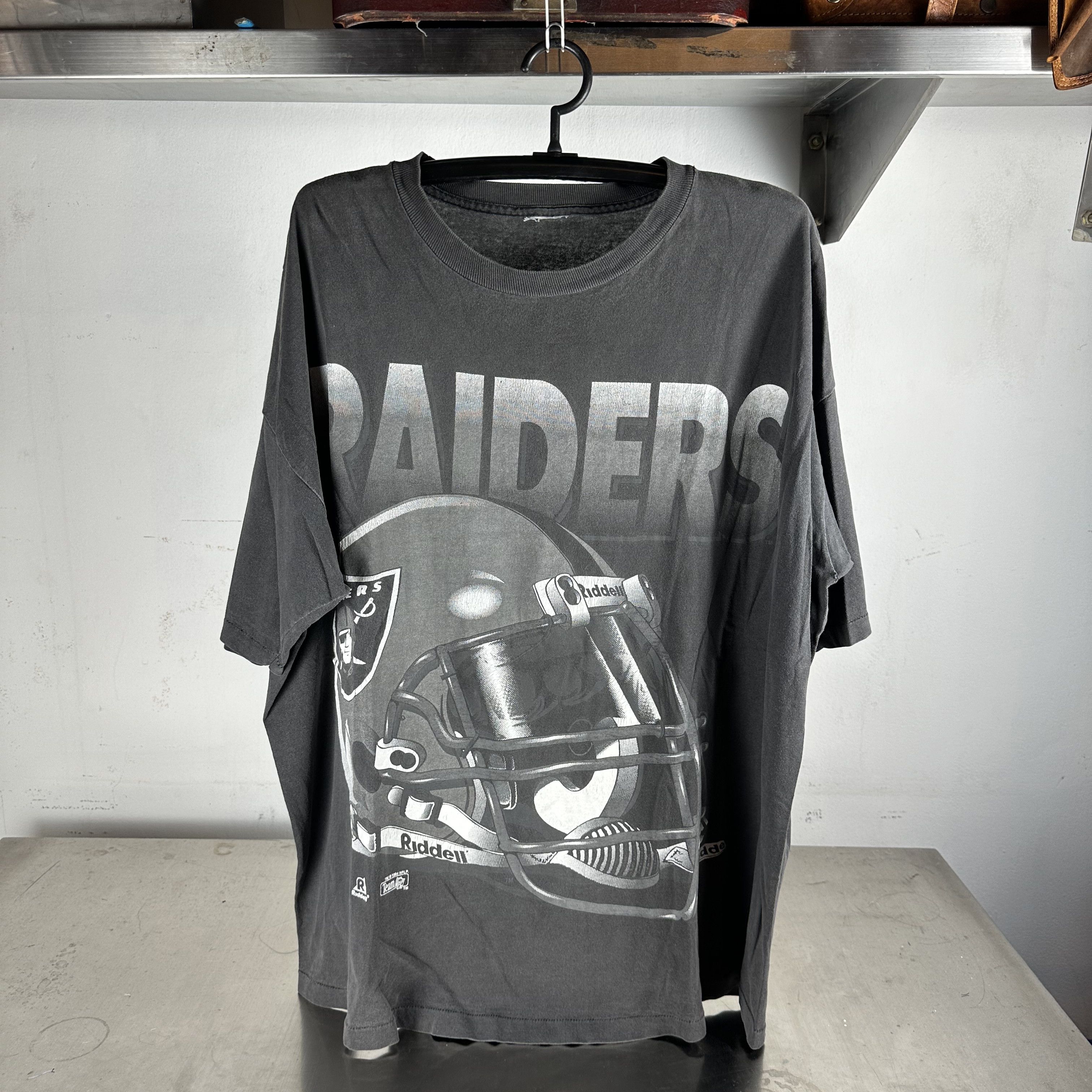 Vintage 1994 Los Angeles Raiders NFL Helmet T-shirt