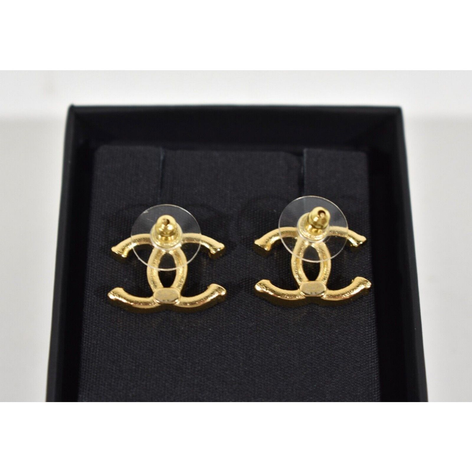 Chanel Chanel Gold Hammered Interlocking Statement Stud Earrings Size ONE SIZE - 10 Thumbnail