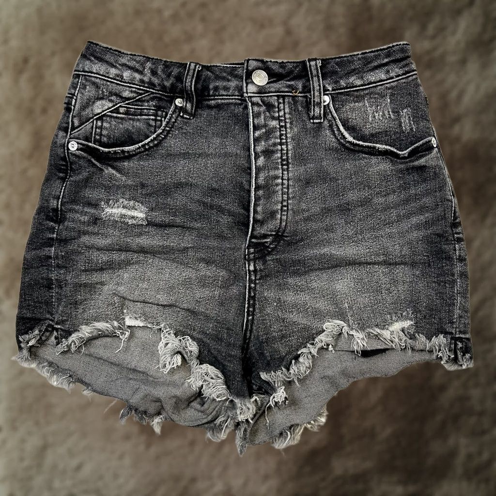 Vintage VINTAGE WE THE FREE Distressed High Rise Cut-Off Jean Shorts 28 Black Size 28" / US 6 / IT 42 - 1 Thumbnail