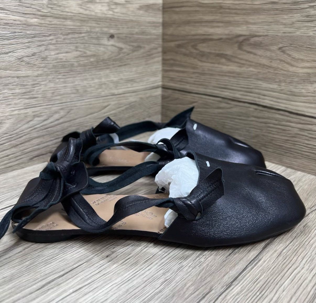 Maison Margiela Maison Margiela Tabi Black Split-Toe Flats J41 Size US 6 / IT 36 - 3 Thumbnail