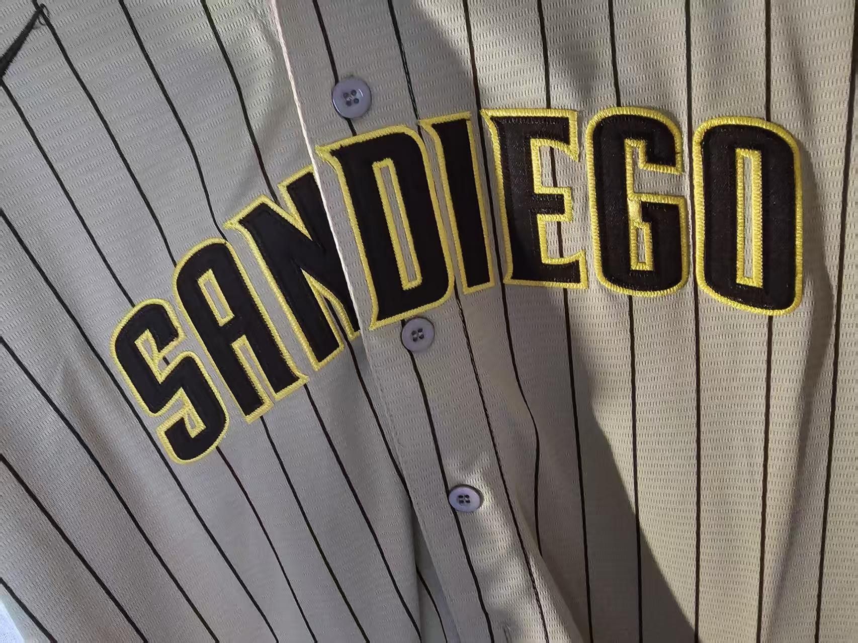 MLB San Diego Padres 13 Machado Jersey Size US M / EU 48-50 / 2 - 3 Thumbnail