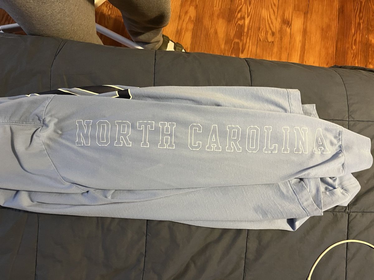 Jordan Brand × Nike UNC Jordan x Nike Long Sleeve Logo Tee Size US L / EU 52-54 / 3 - 5 Thumbnail