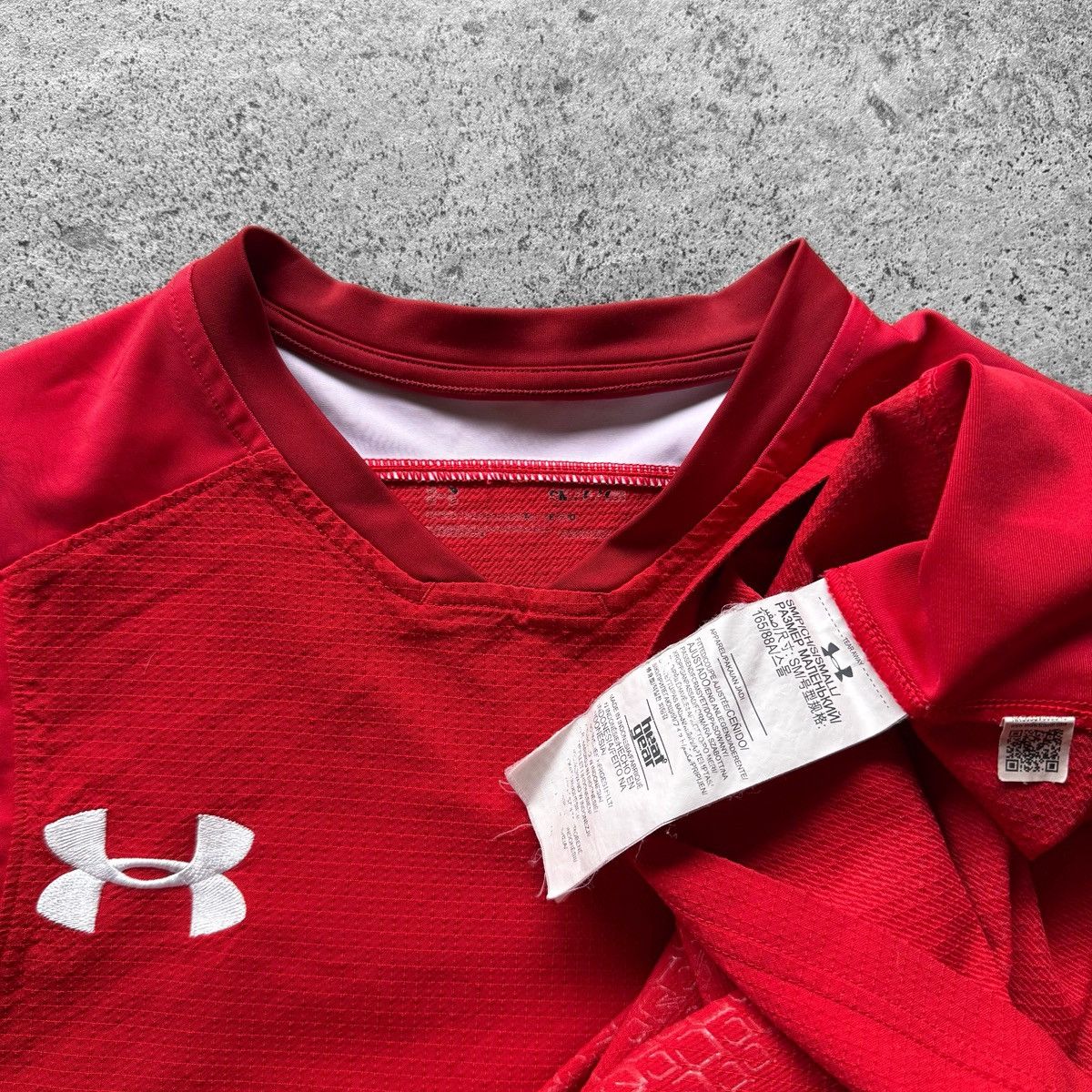 Under Armour Under Armour Rugby Union Wales 2018/19 ISUZU Home Top Jersey Size US S / EU 44-46 / 1 - 3 Thumbnail