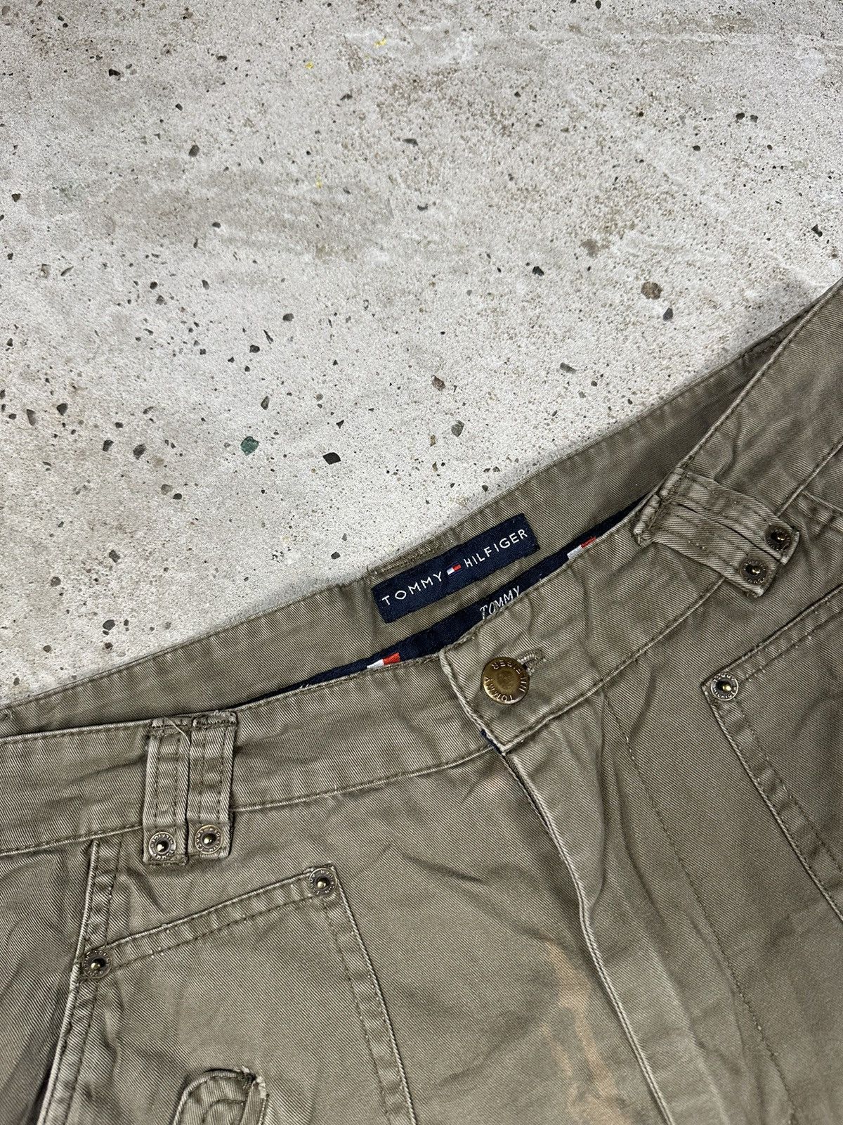Tommy Hilfiger × Vintage Vintage Y2K Tommy Hilfiger Baggy Distressed Brown Pants Size US 31 - 8 Thumbnail