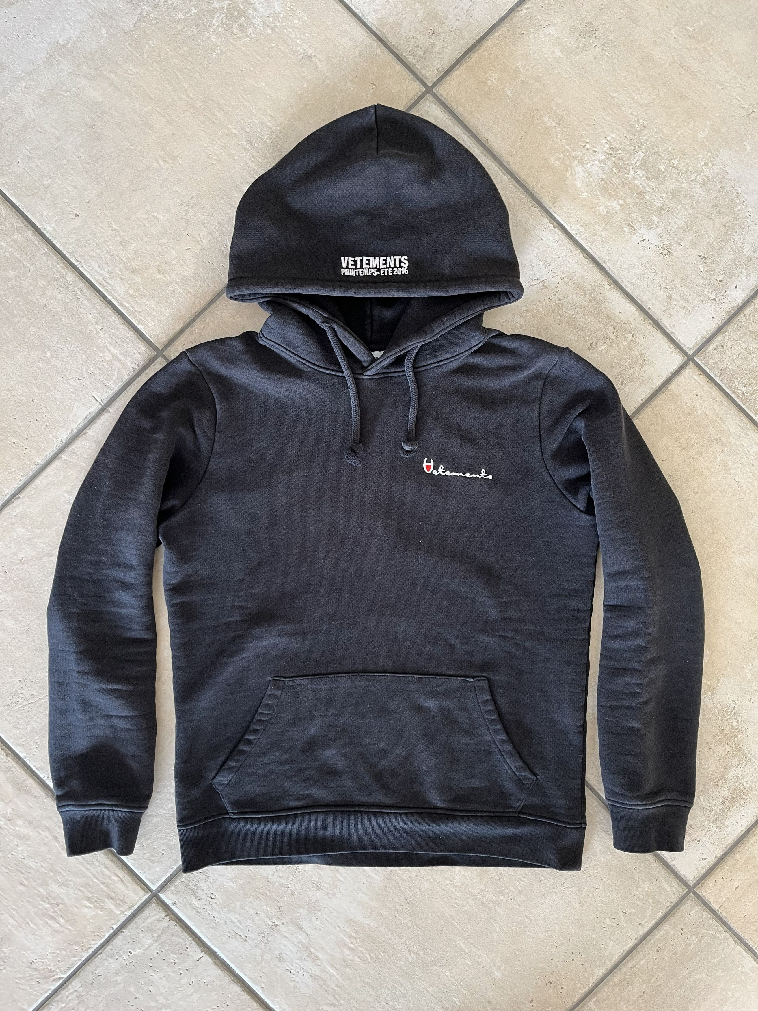 トップス Vetements Champion 17ss Hoodie Black Vetements SS17 Vetements x Champion 'In Progress' Cut Out Black