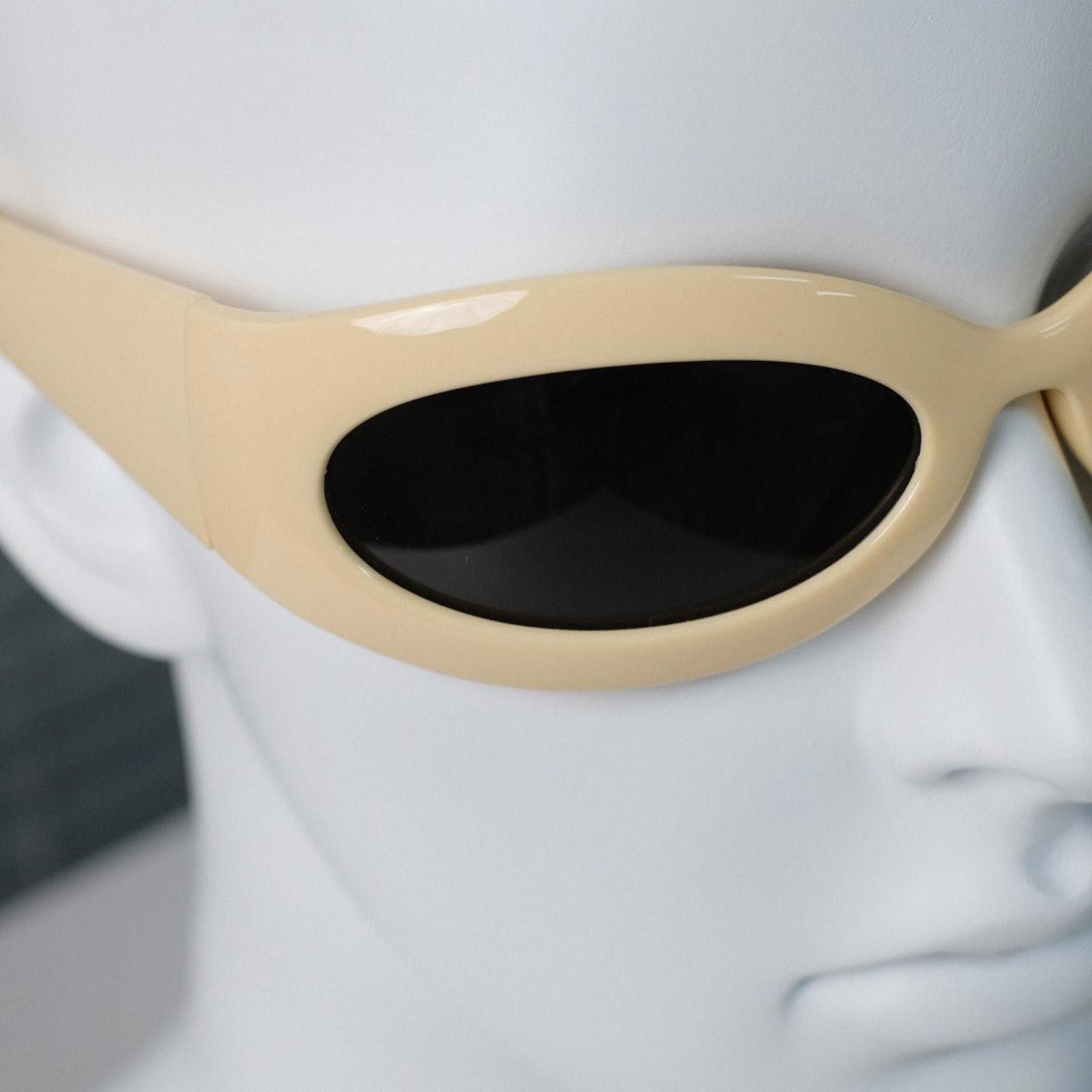 Japanese Brand Vtg Y2K Avant Garde Sunglasses Cream Unisex One Size Size ONE SIZE - 4 Thumbnail