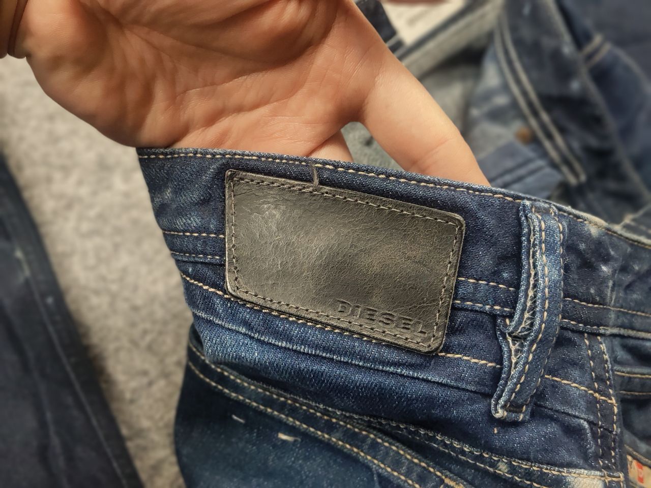 Diesel Diesel shioner Dark dyed Faded Denim Jeans Vintage Style Size US 34 / EU 50 - 17 Thumbnail
