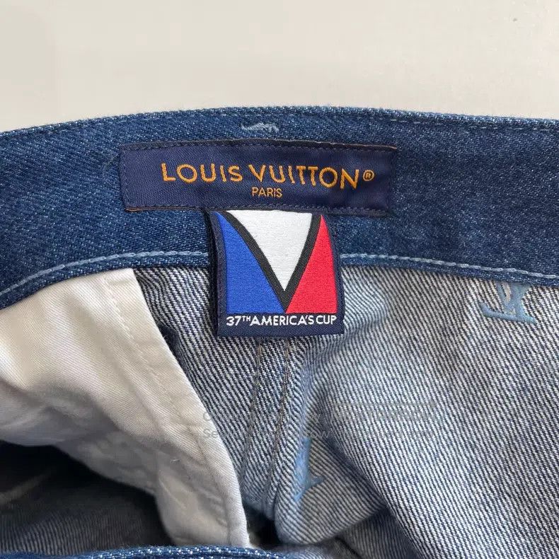 Louis Vuitton Louis Vuitton Blue full logo Jean shorts Size US 34 / EU 50 - 4 Thumbnail