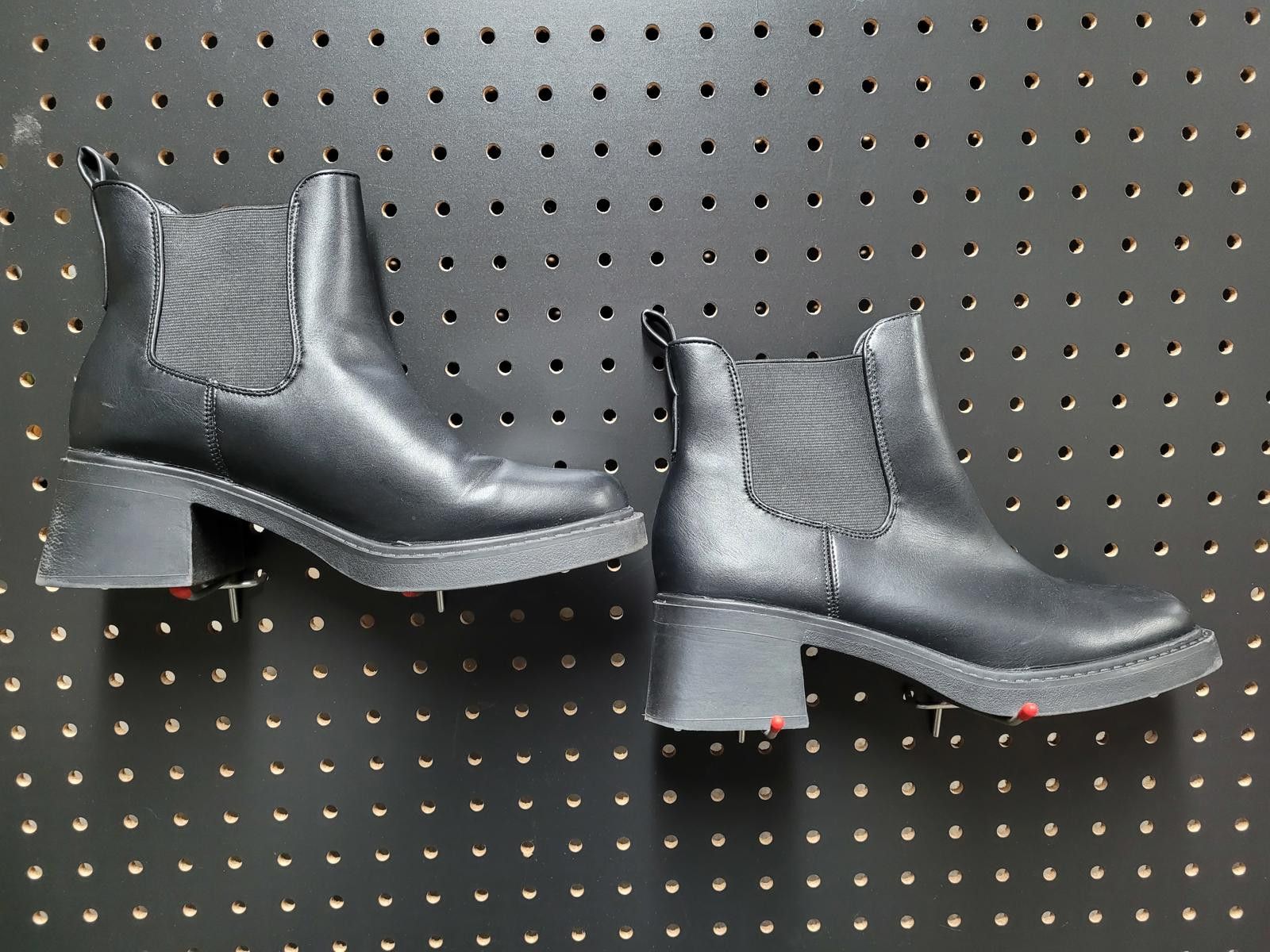 Unknown London Sleek Black Chelsea Boots - Step Out in Style! Act Fast! Size US 8 / IT 38 - 5 Thumbnail