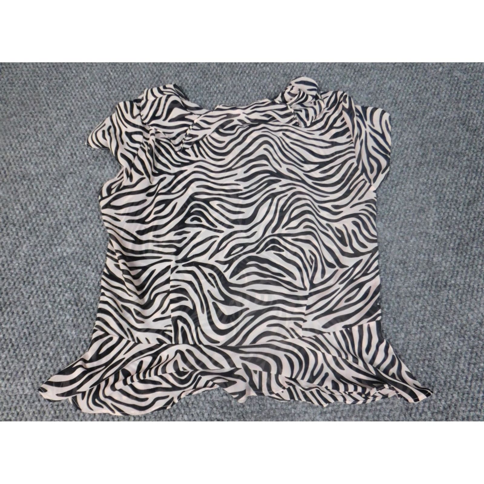 Victoria's Secret Victoria's Secret Blouse Womens L Pink Striped Crew Neck Pullover Cap Sleeve Button Polyester Casual Regular Size L / US 10 / IT 46 - 7 Thumbnail