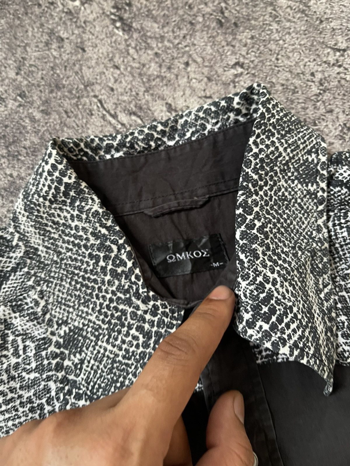 Japanese Brand OMKOM SNAKESKIN LGB IFSIXWASNINE SHIRT Size US M / EU 48-50 / 2 - 5 Thumbnail
