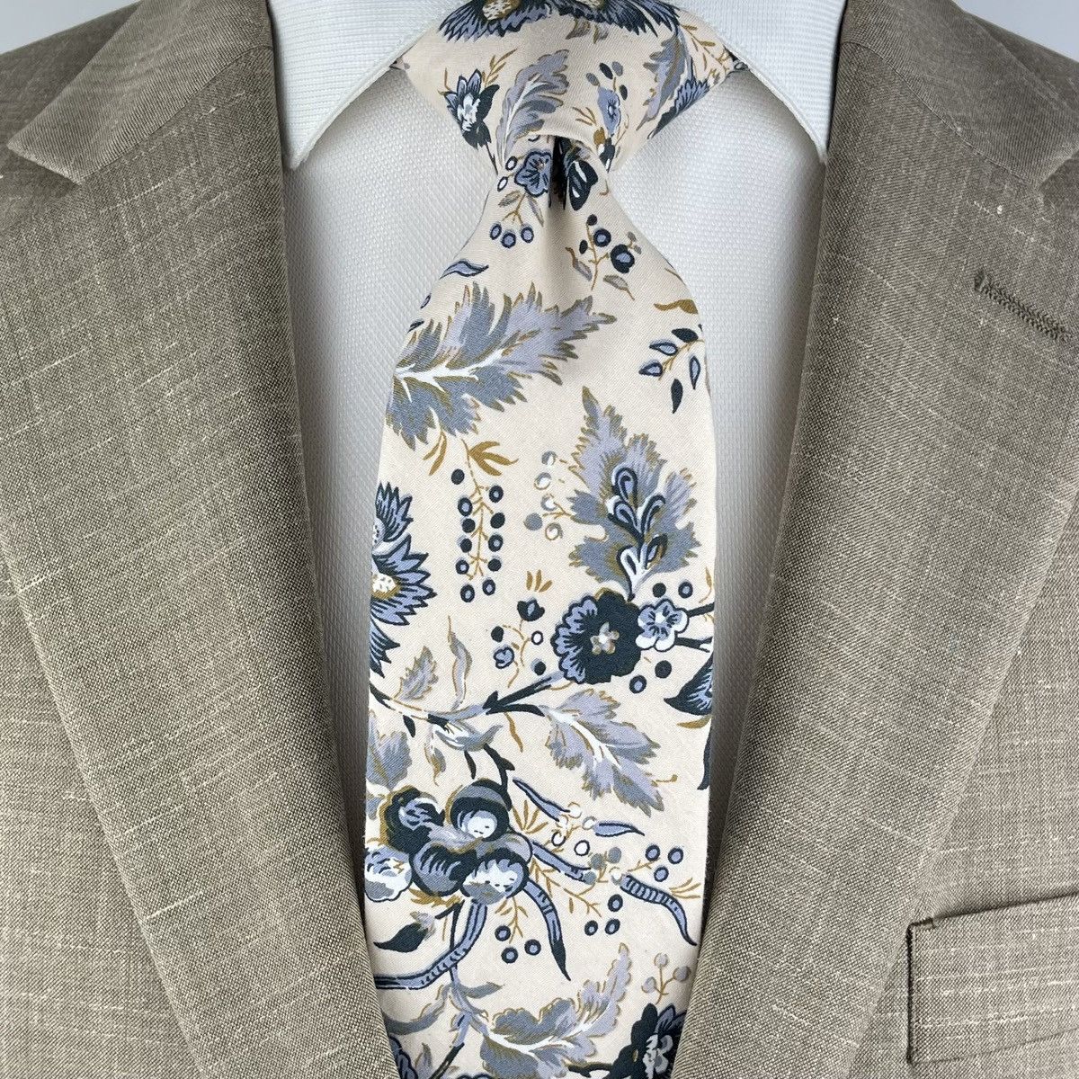Other Men’s Off-white w/ Steel Blue Oriental Floral Necktie Size ONE SIZE - 2 Thumbnail