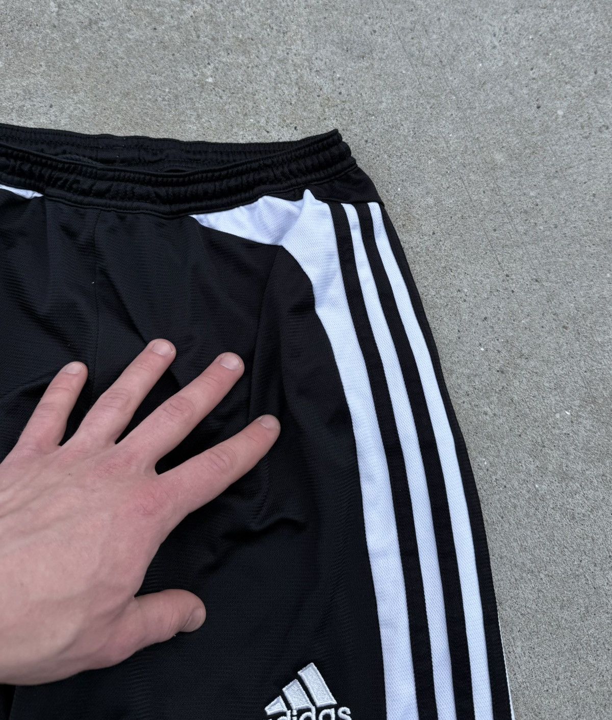 Adidas Vintage Adidas y2k streetwear track oversized shorts Size US 32 / EU 48 - 5 Thumbnail