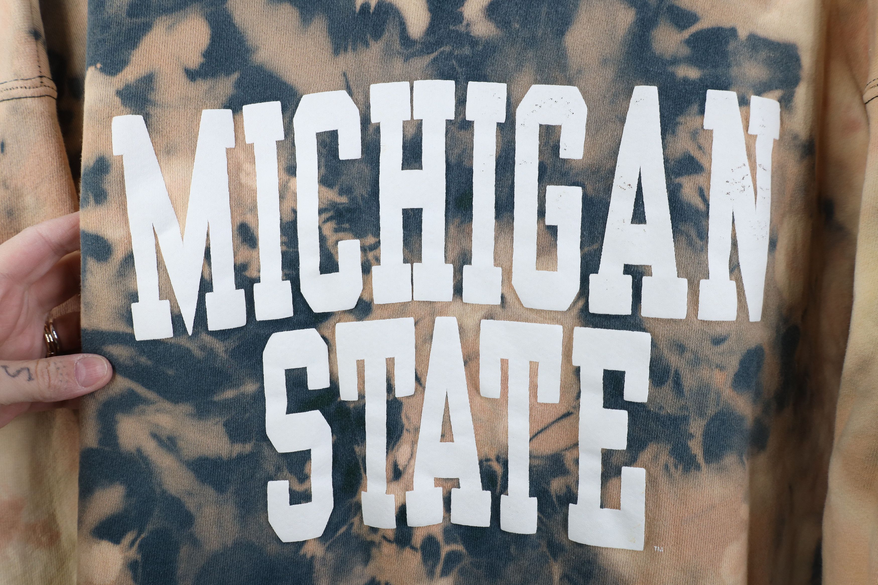 Vintage Vintage 90s Acid Wash Michigan State University Sweatshirt Size US XL / EU 56 / 4 - 4 Thumbnail
