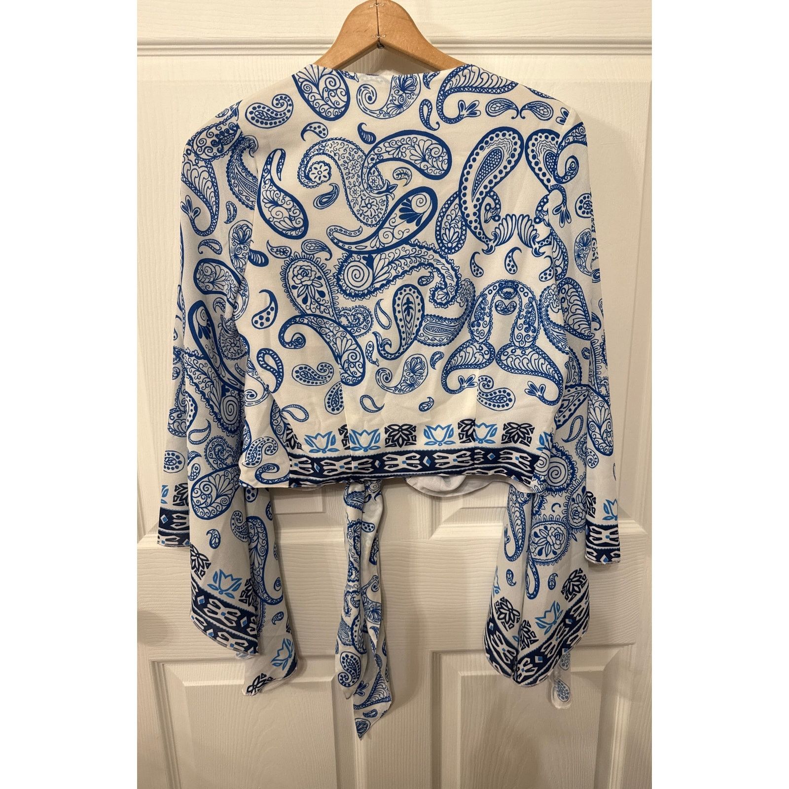 Anthropologie Winston White Paisley Boho Bell Sleeve Tie Front Blouse , S Size S / US 4 / IT 40 - 6 Thumbnail