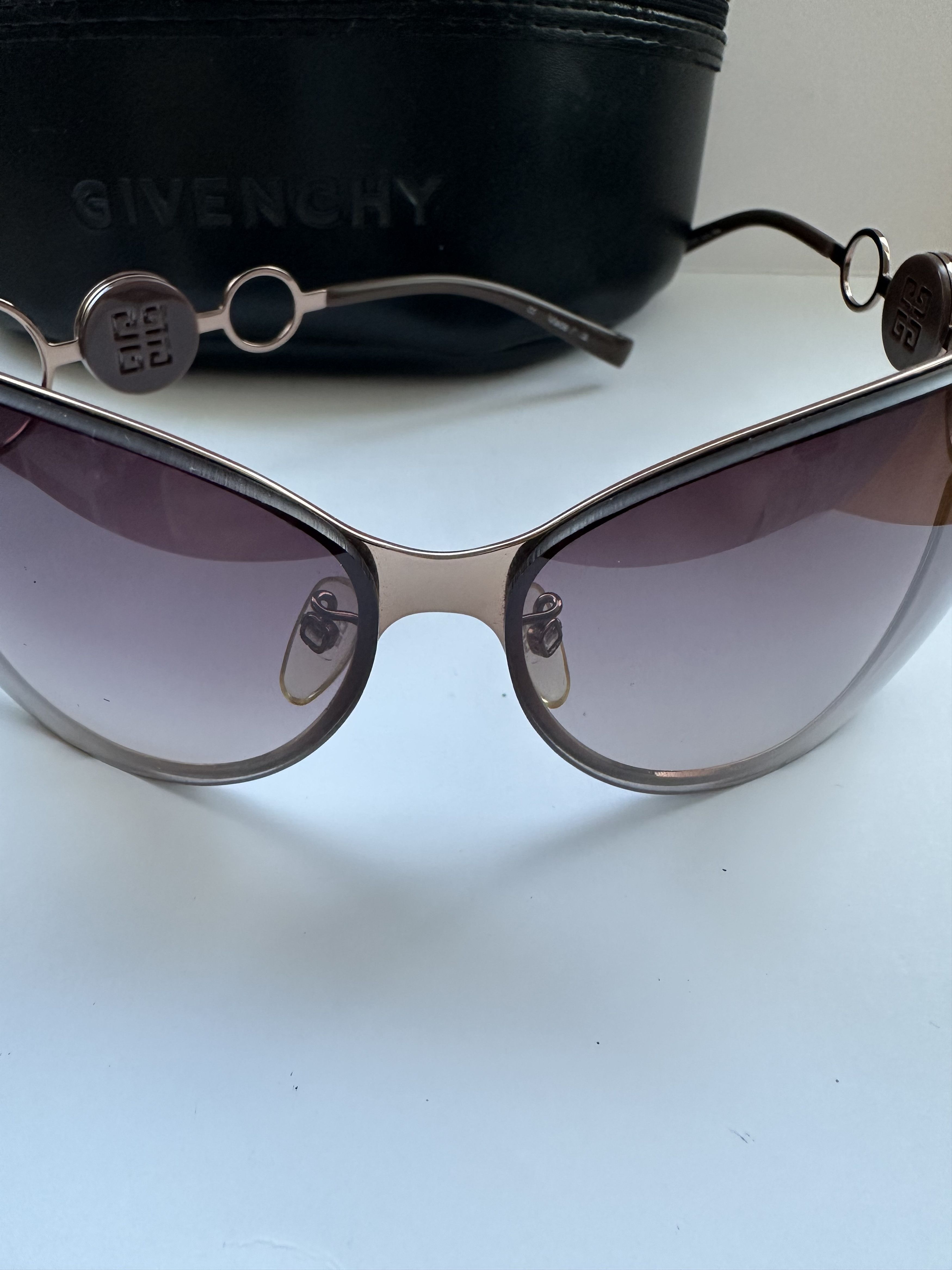 Givenchy Givenchy Sunglasses Futuristic Form SGV220 Vintage Size ONE SIZE - 7 Thumbnail