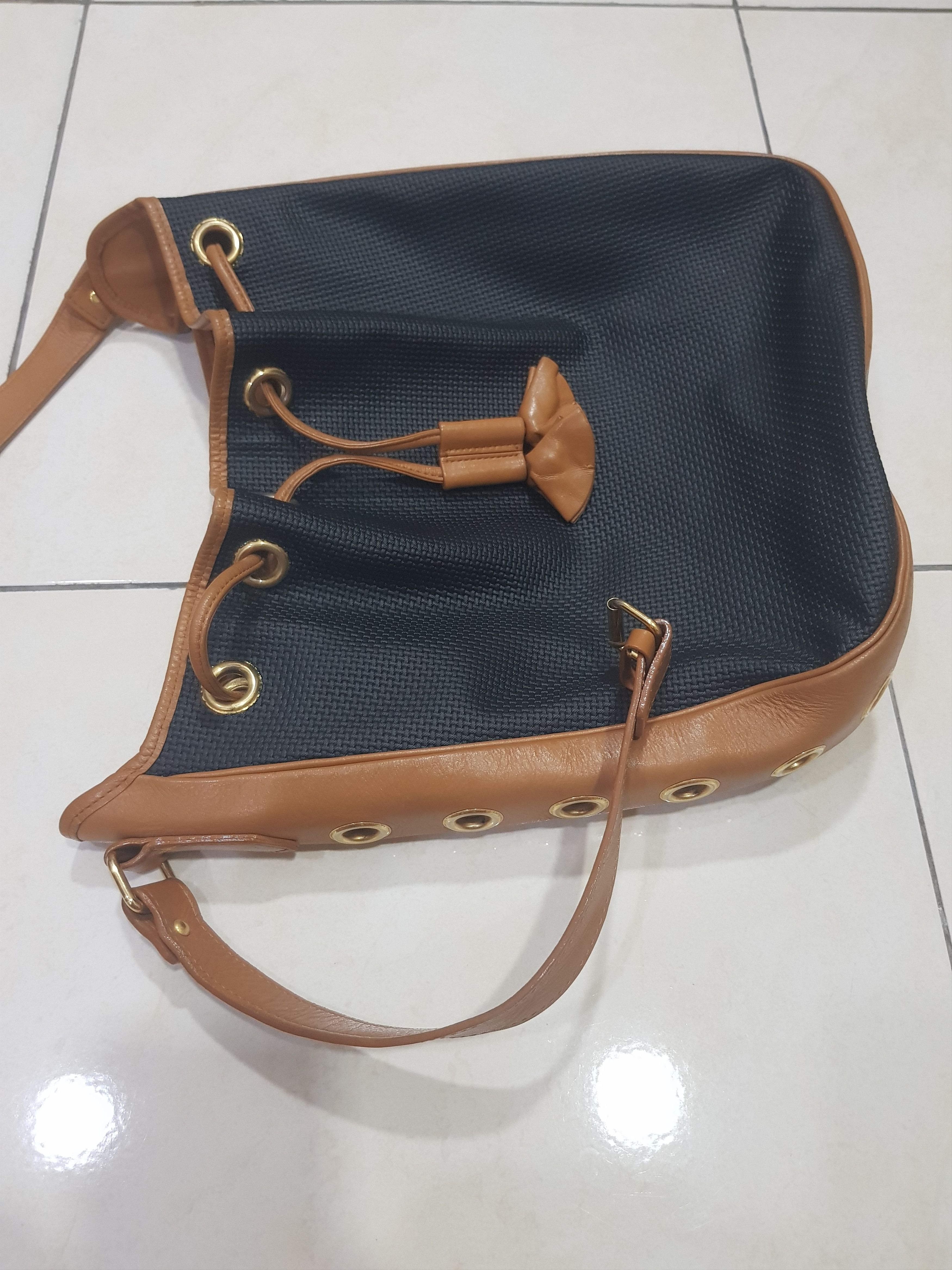 Yves Saint Laurent New Old Stock Saint Laurent YSL Black Drawstring Shoulder Size ONE SIZE - 8 Thumbnail