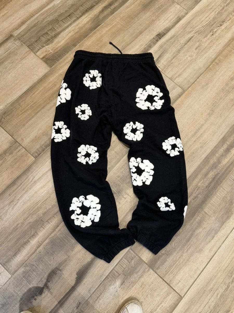 DENIM TEARS Denim Tears ‘Cotton Wreath’ Sweats Black Size US 38 / EU 54 - 2 Thumbnail