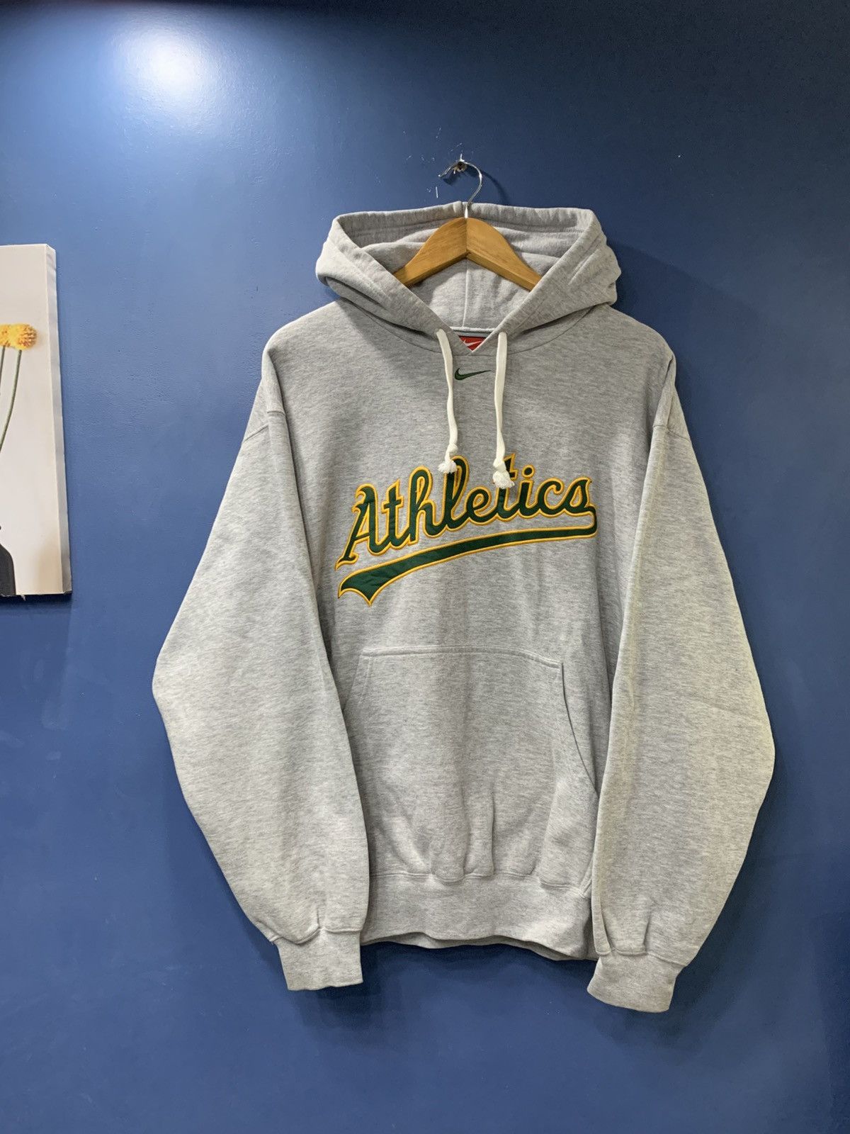 Nike × Vintage Rare Vintage Nike Mid Logo Athletics Hoodie Grey Size US L / EU 52-54 / 3 - 1 Thumbnail