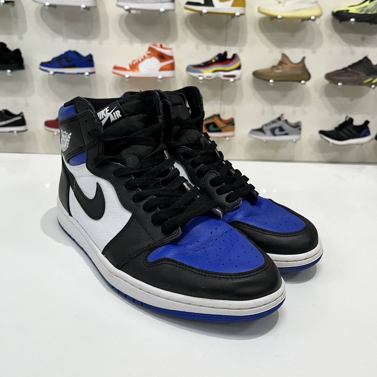 Nike Air Jordan 1 Retro High Royal Toe Size US 12 / EU 45 - 8 Thumbnail