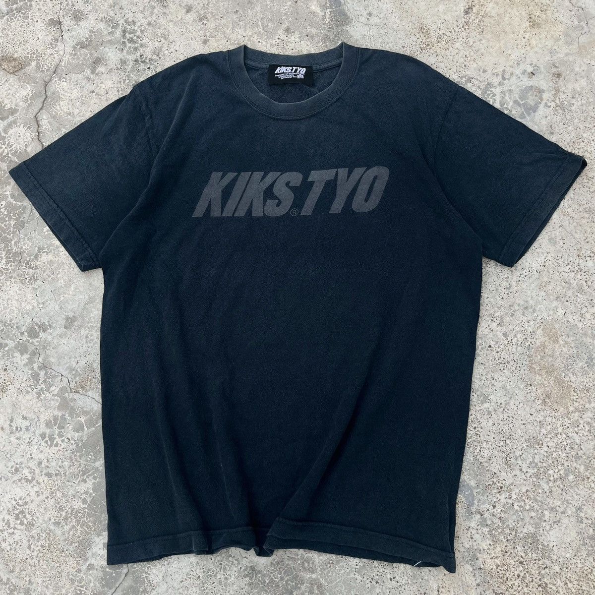 KIKS TYO Kiks Tyo Japanese Streetwear Big Logo Design Tee Size US L / EU 52-54 / 3 - 1 Thumbnail