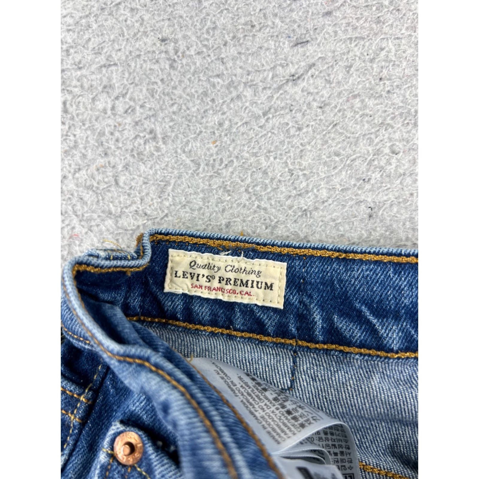 Levi's Levi's 501 Shorts Women's Medium Wash Denim Casual Pants 24 Waist Summer Fall Winter Size 36" / US 14 / IT 50 - 6 Thumbnail