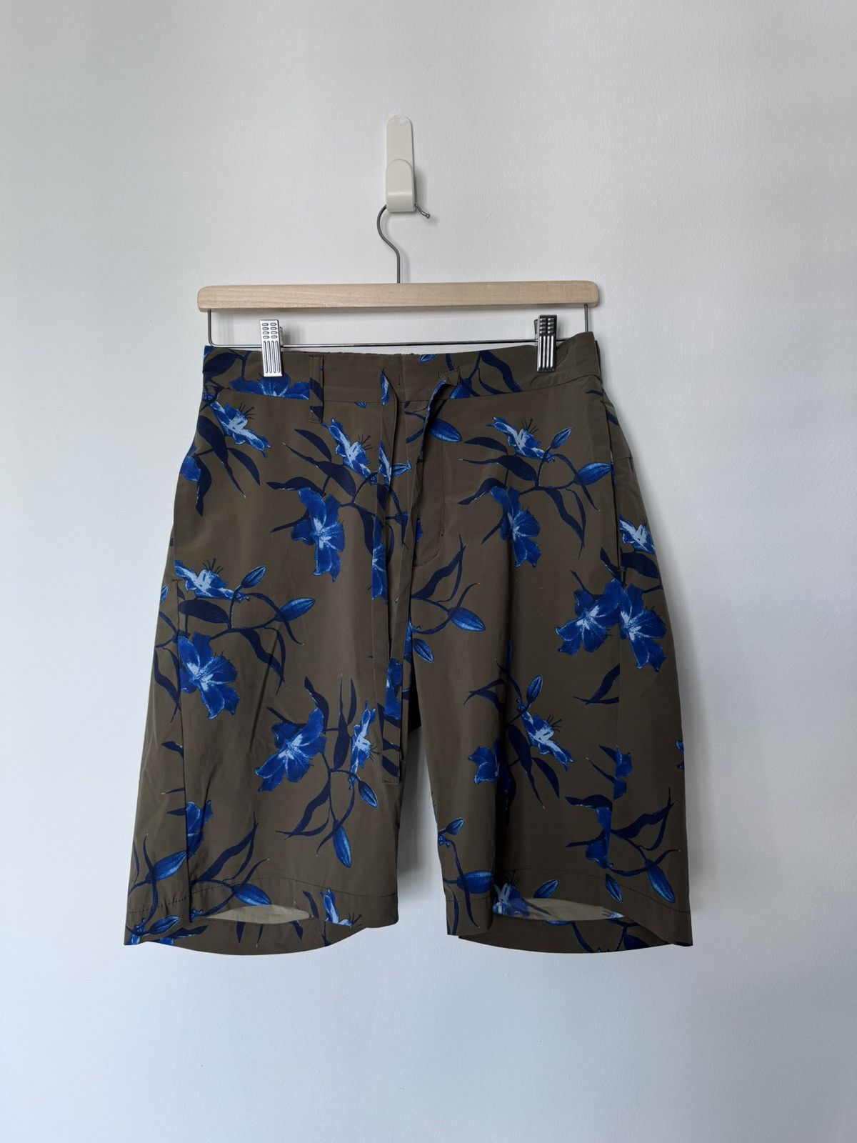 Kazuyuki Kumagai Attachment ATTACHMENT FLOWER PRINT SHORTS Size US 31 - 1 Thumbnail