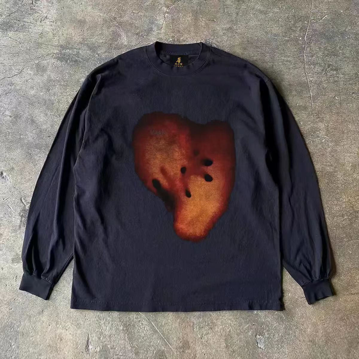 Vintage White washed vintage heart print long-sleeved t-shirt Size US M / EU 48-50 / 2 - 1 Thumbnail