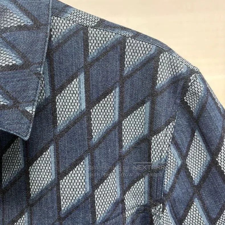 Louis Vuitton Louis Vuitton Diamond Print Denim Shirt. Size US XL / EU 56 / 4 - 5 Thumbnail