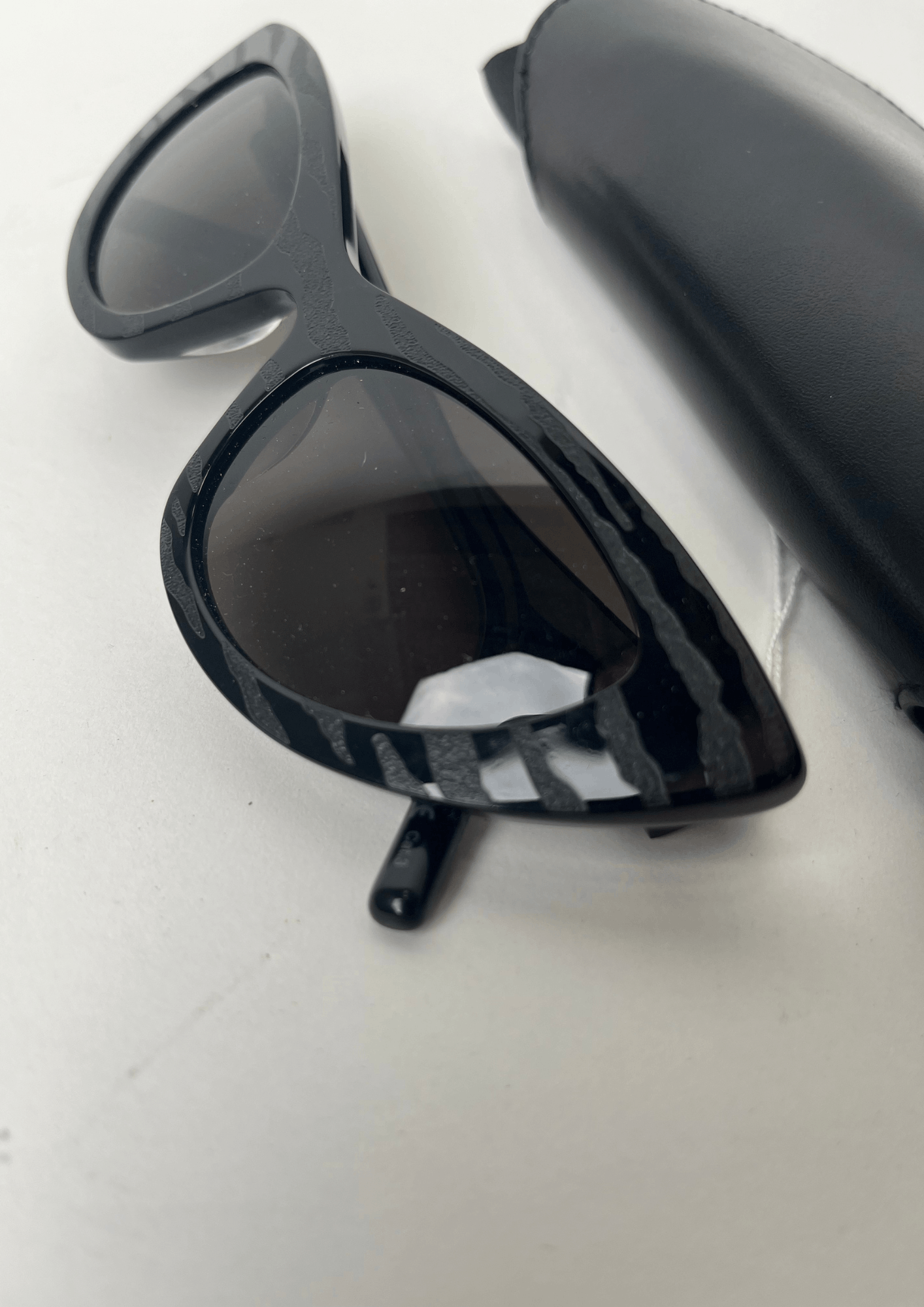 Yves Saint Laurent Black textured cat eye sunnies Size ONE SIZE - 7 Thumbnail