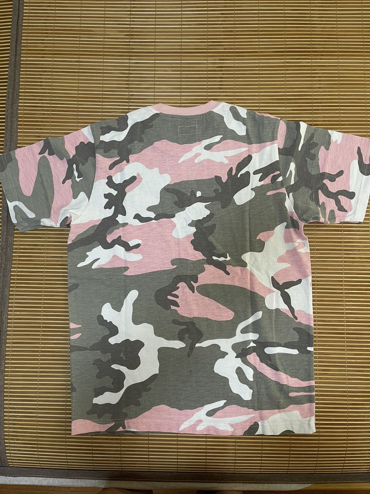 Supreme Supreme pink pocket camo tee new Size US M / EU 48-50 / 2 - 2 Thumbnail