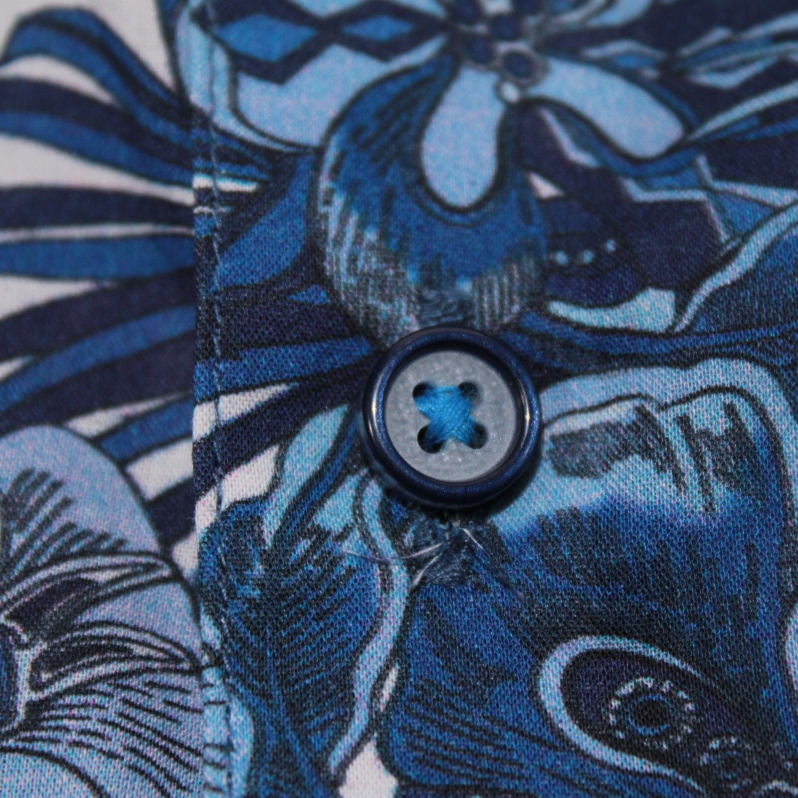 Robert Graham Robert Graham New with tags Shirt Size M US In Blue Size US M / EU 48-50 / 2 - 3 Thumbnail