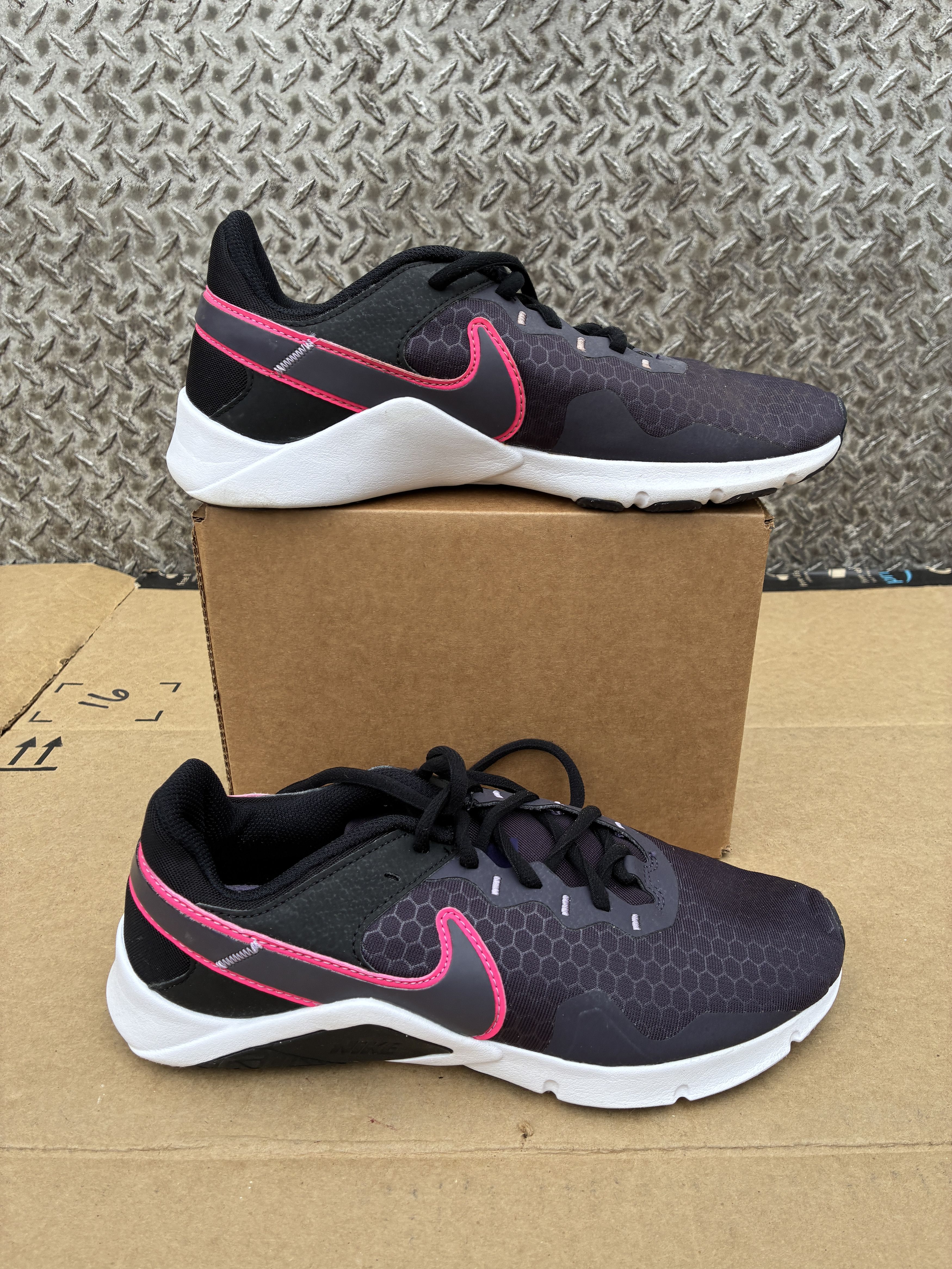 Nike Nike Legend Essential 2 Women’s Black Hyper Pink Size 9 Size US 9 / IT 39 - 1 Thumbnail